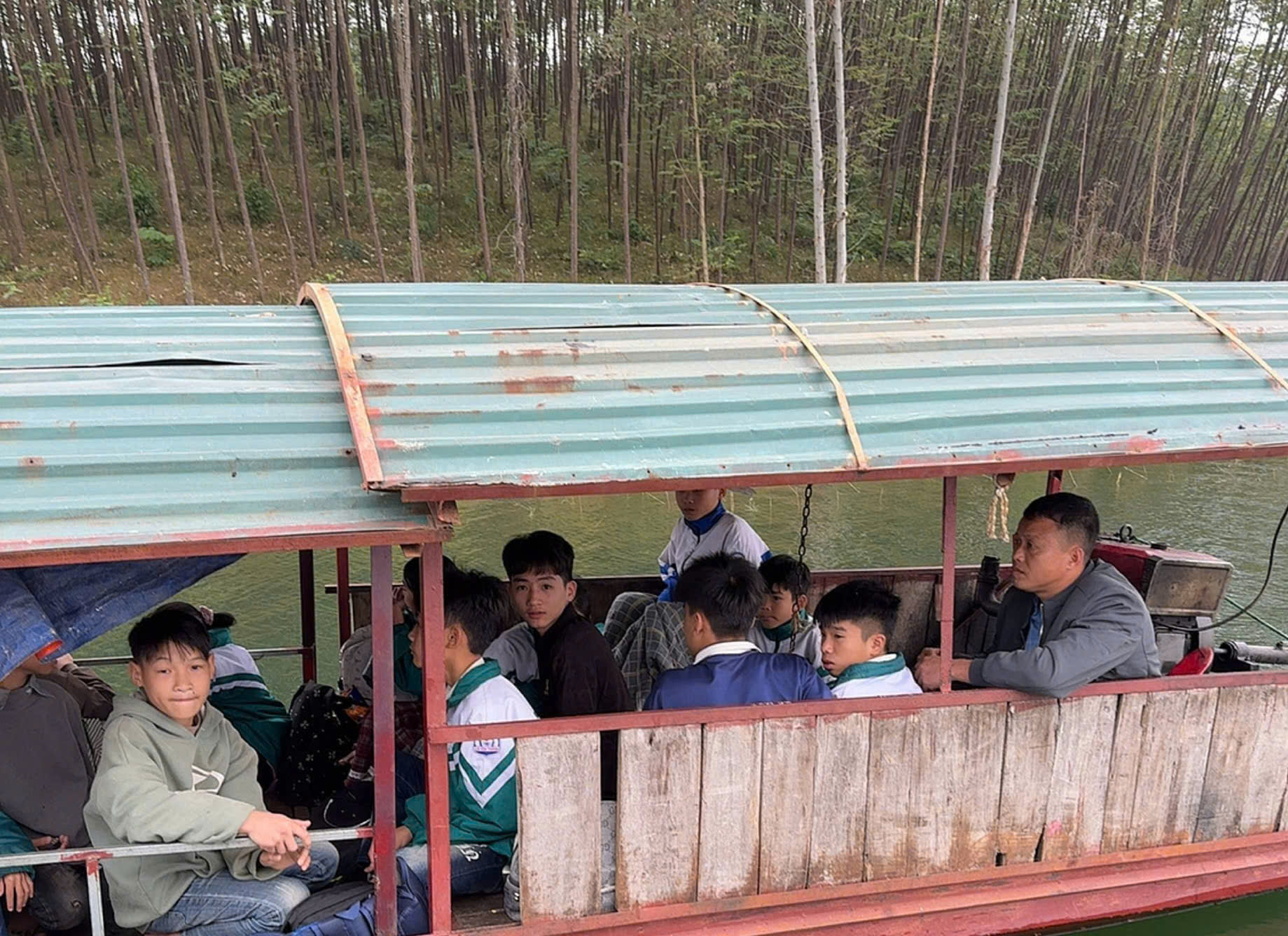 Nhiều vi phạm an to&agrave;n giao th&ocirc;ng đường thủy tại L&agrave;o Cai - Tuy&ecirc;n Quang bị xử l&yacute;- Ảnh 1.