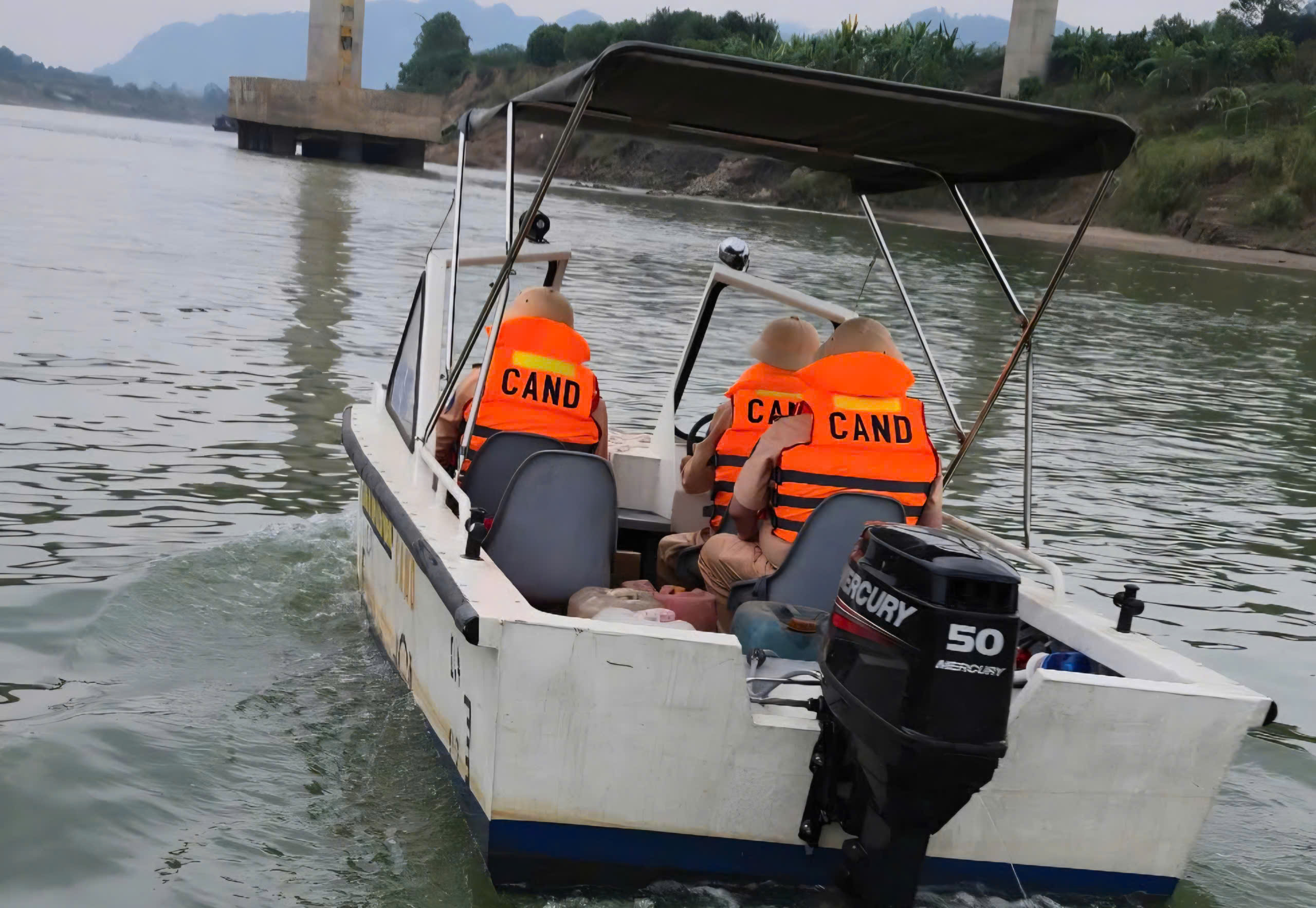 Nhiều vi phạm an to&agrave;n giao th&ocirc;ng đường thủy tại L&agrave;o Cai - Tuy&ecirc;n Quang bị xử l&yacute;- Ảnh 7.