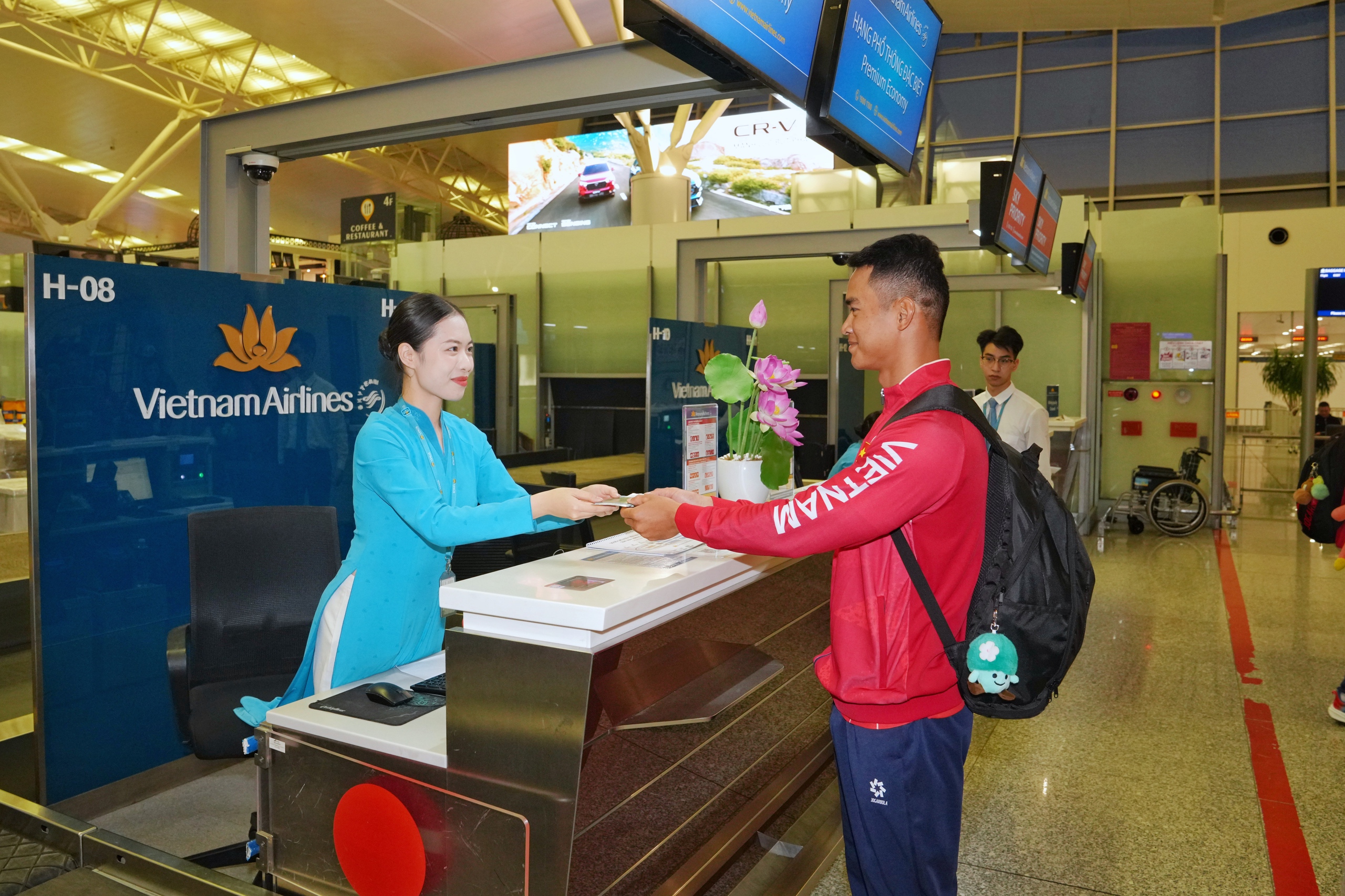 Vietnam Airlines đồng h&agrave;nh c&ugrave;ng thể thao Việt Nam tại SEA Games 33 v&agrave; ASEAN Para Games 13- Ảnh 2.