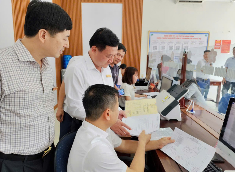 Hà Tĩnh: Đột phá trong cải cách hành chính giúp nâng cao kỹ năng số của người dân- Ảnh 1. Hà Tĩnh: Đột phá trong cải cách hành chính giúp nâng cao kỹ năng số của người dân- Ảnh 1.