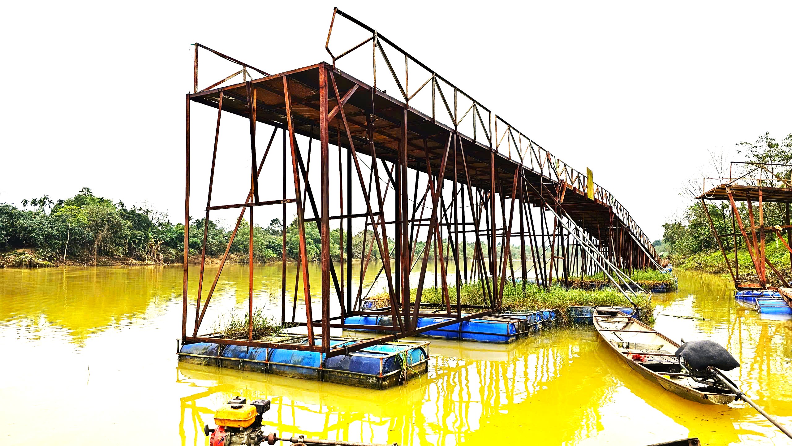 Cận cảnh khắc phục cầu phao La Khê Trẹm ở Huế bị lũ đánh gãy- Ảnh 3. Cận cảnh khắc phục cầu phao La Khê Trẹm ở Huế bị lũ đánh gãy- Ảnh 3.