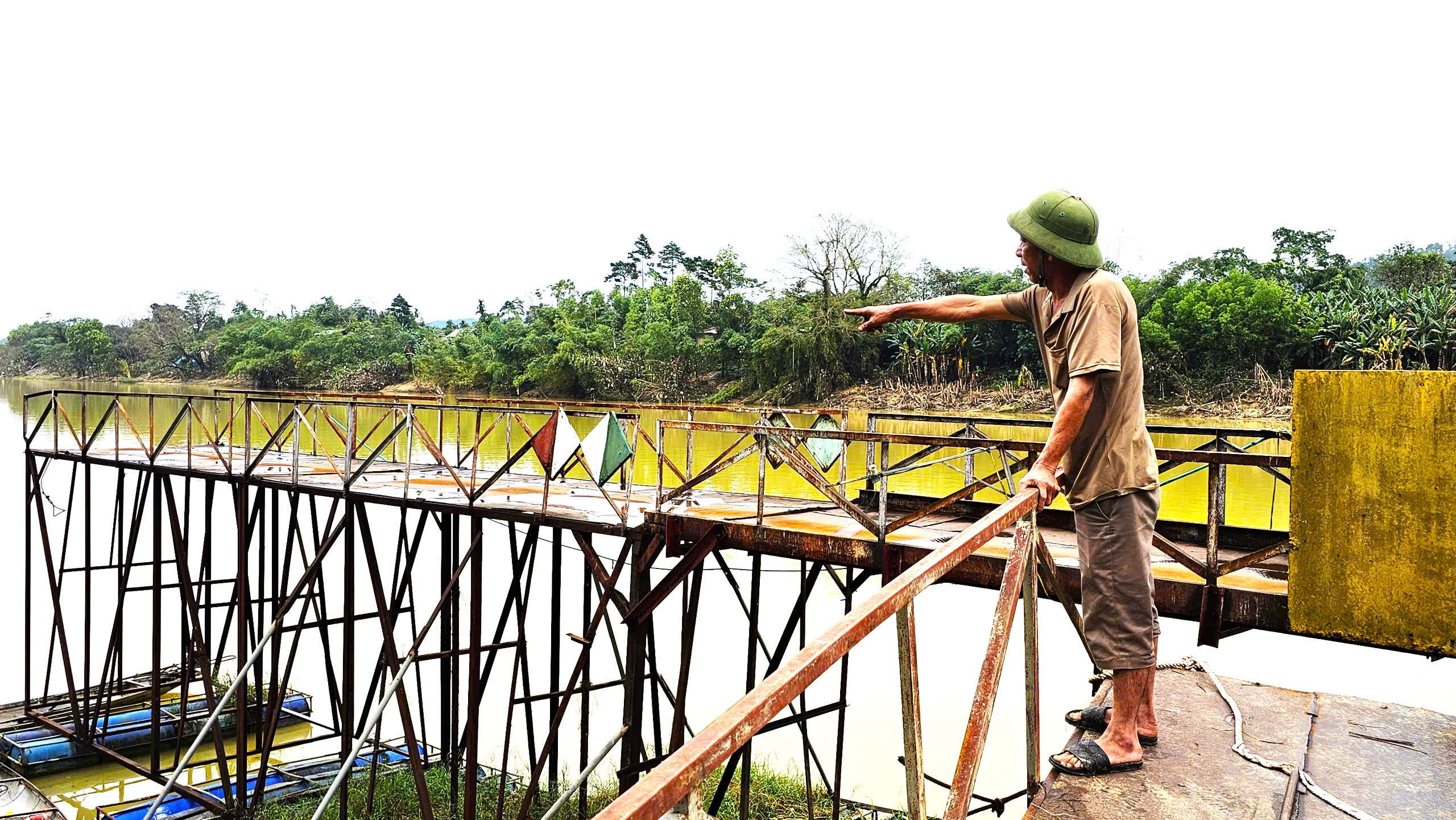 Cận cảnh khắc phục cầu phao La Khê Trẹm ở Huế bị lũ đánh gãy- Ảnh 11. Cận cảnh khắc phục cầu phao La Khê Trẹm ở Huế bị lũ đánh gãy- Ảnh 11.