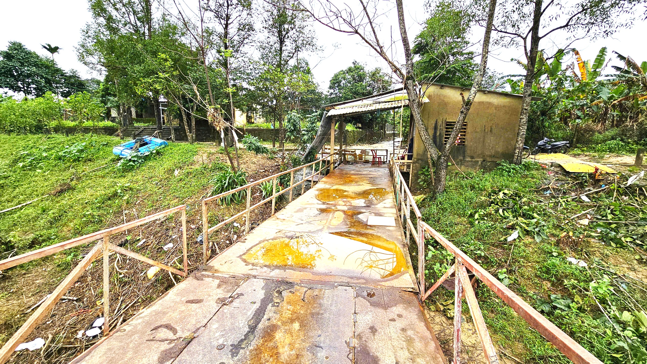 Cận cảnh khắc phục cầu phao La Khê Trẹm ở Huế bị lũ đánh gãy- Ảnh 10. Cận cảnh khắc phục cầu phao La Khê Trẹm ở Huế bị lũ đánh gãy- Ảnh 10.