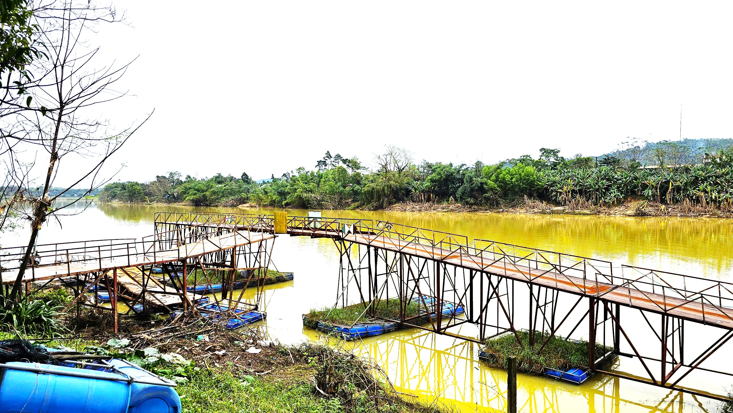 Cận cảnh khắc phục cầu phao La Khê Trẹm ở Huế bị lũ đánh gãy- Ảnh 8. Cận cảnh khắc phục cầu phao La Khê Trẹm ở Huế bị lũ đánh gãy- Ảnh 8.