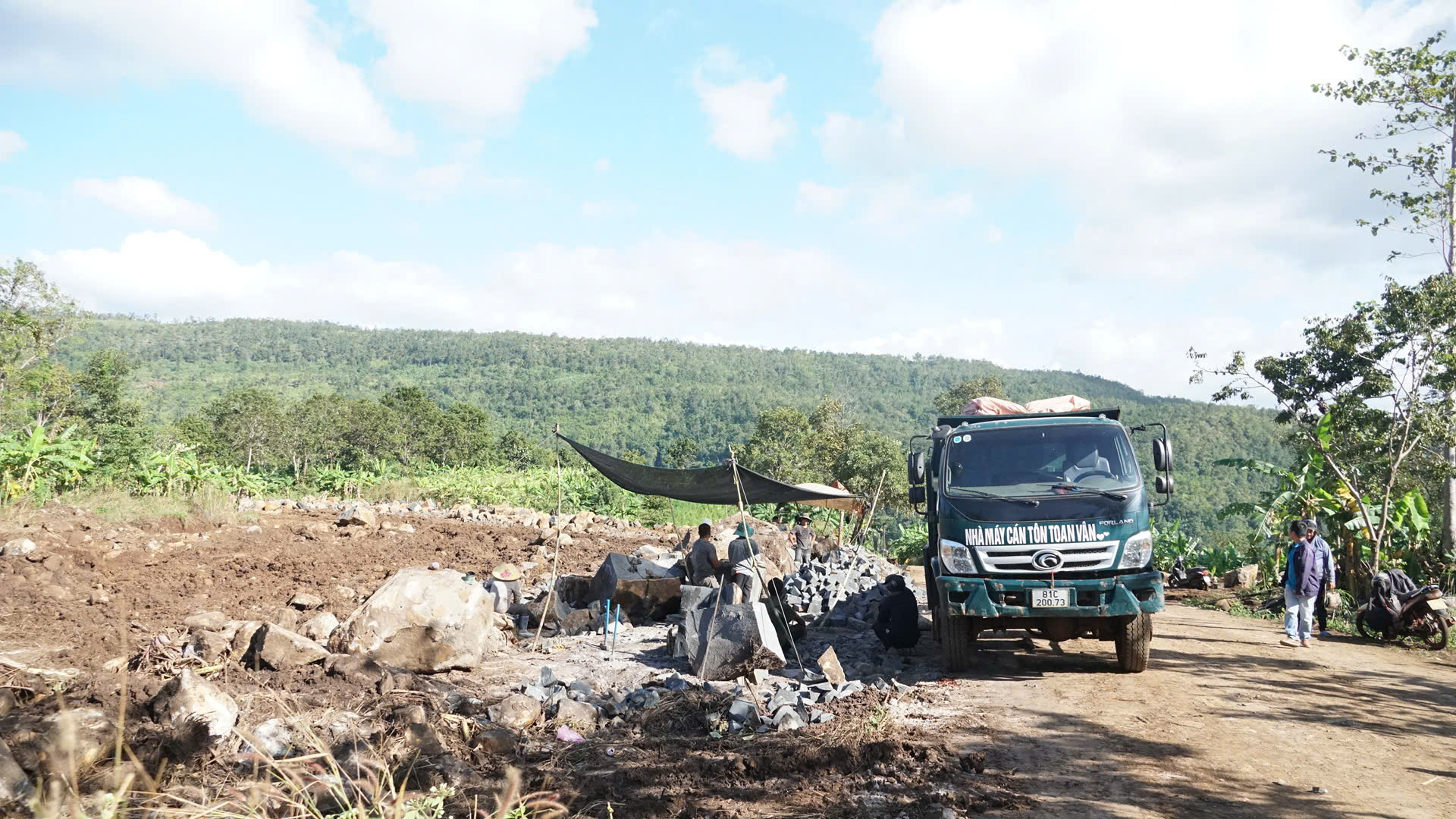 Gia Lai: Khẩn trương làm rõ phản ánh của người dân về khai thác đá trái phép- Ảnh 1. Gia Lai: Khẩn trương làm rõ phản ánh của người dân về khai thác đá trái phép- Ảnh 1.