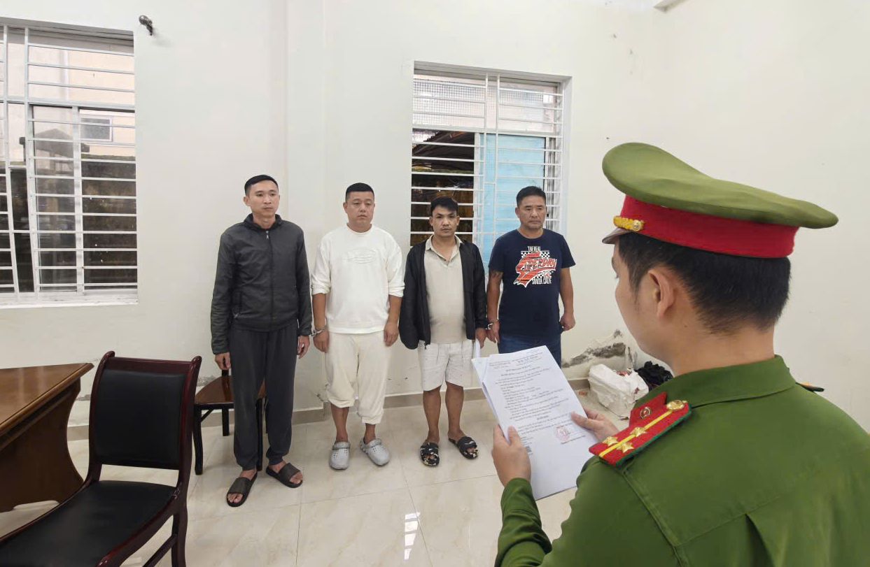 Bắt nh&oacute;m người Việt Nam v&agrave; Trung Quốc giữ người tr&aacute;i ph&eacute;p v&igrave; vay tiền đ&aacute;nh bạc- Ảnh 1.