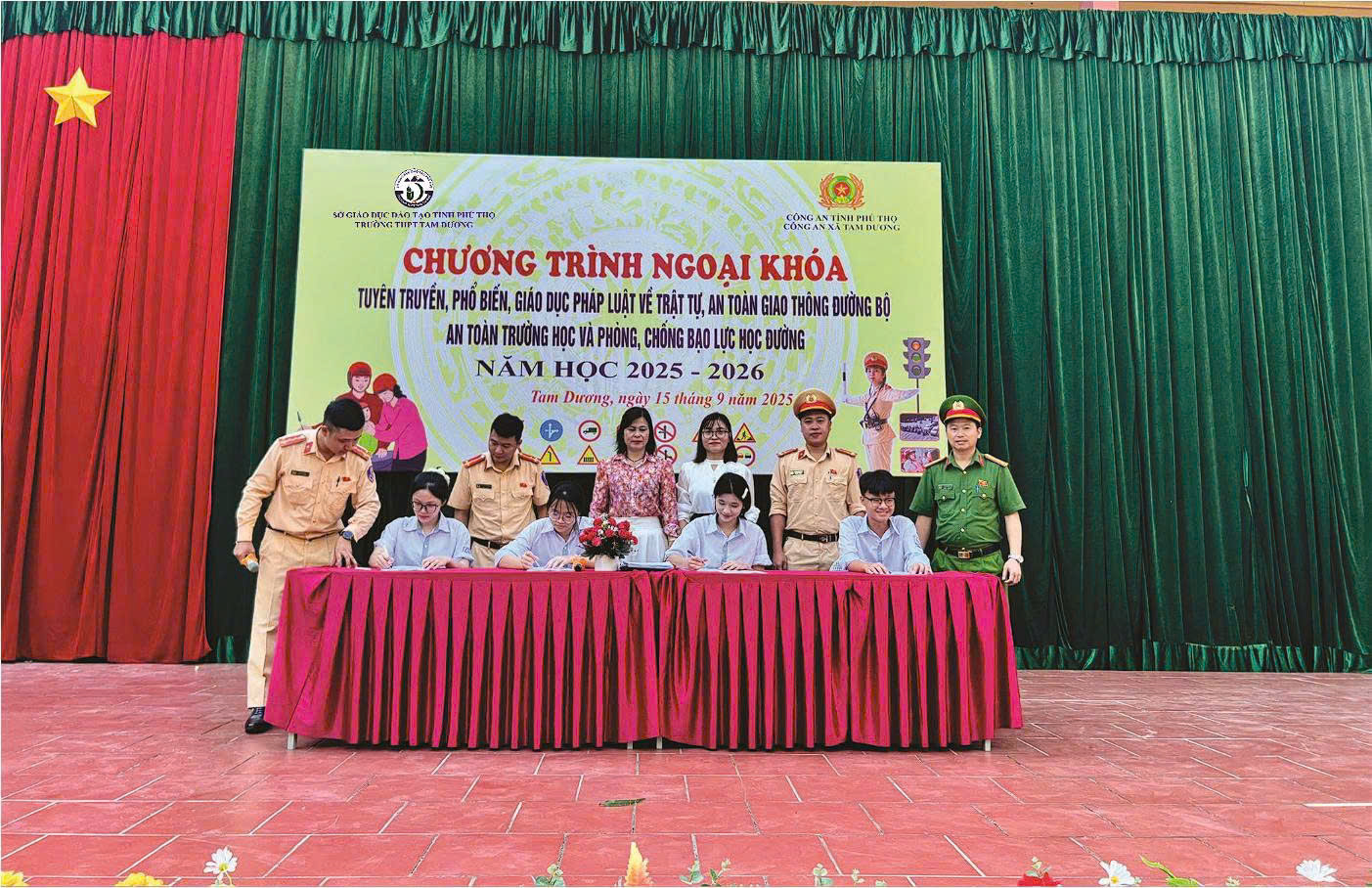 Ph&uacute; Thọ: N&acirc;ng cao nhận thức v&agrave; h&igrave;nh th&agrave;nh văn h&oacute;a giao th&ocirc;ng cho học sinh THPT- Ảnh 2.