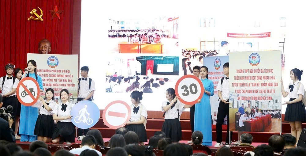 Ph&uacute; Thọ: N&acirc;ng cao nhận thức v&agrave; h&igrave;nh th&agrave;nh văn h&oacute;a giao th&ocirc;ng cho học sinh THPT- Ảnh 5.