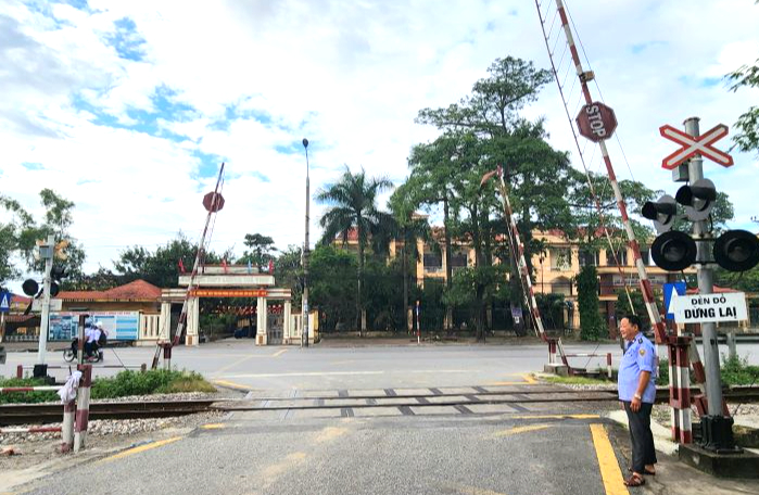 Đẩy nhanh x&oacute;a bỏ lối đi tự mở, bảo đảm an to&agrave;n tuyến đường sắt Bắc - Nam- Ảnh 2.