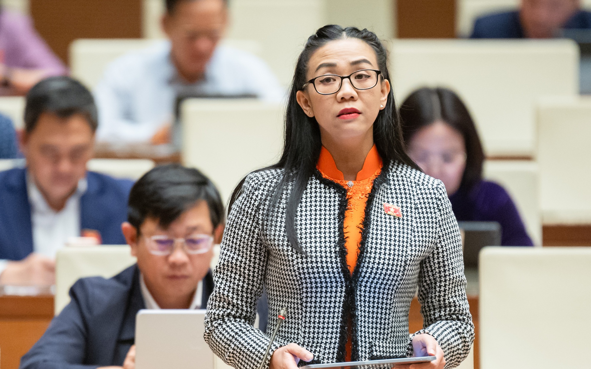 ĐBQH: Khuyến kh&iacute;ch ph&aacute;t triển điện hạt nh&acirc;n m&ocirc;-đun nhỏ cần lộ tr&igrave;nh v&agrave; kiểm so&aacute;t chặt chẽ