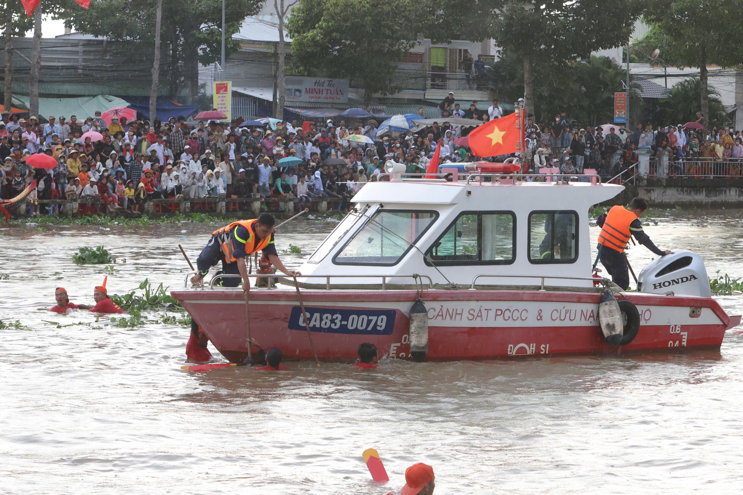 Cần Thơ huy động lực lượng đảm bảo an to&agrave;n lễ hội lễ hội Văn h&oacute;a S&ocirc;ng nước 2025- Ảnh 3.