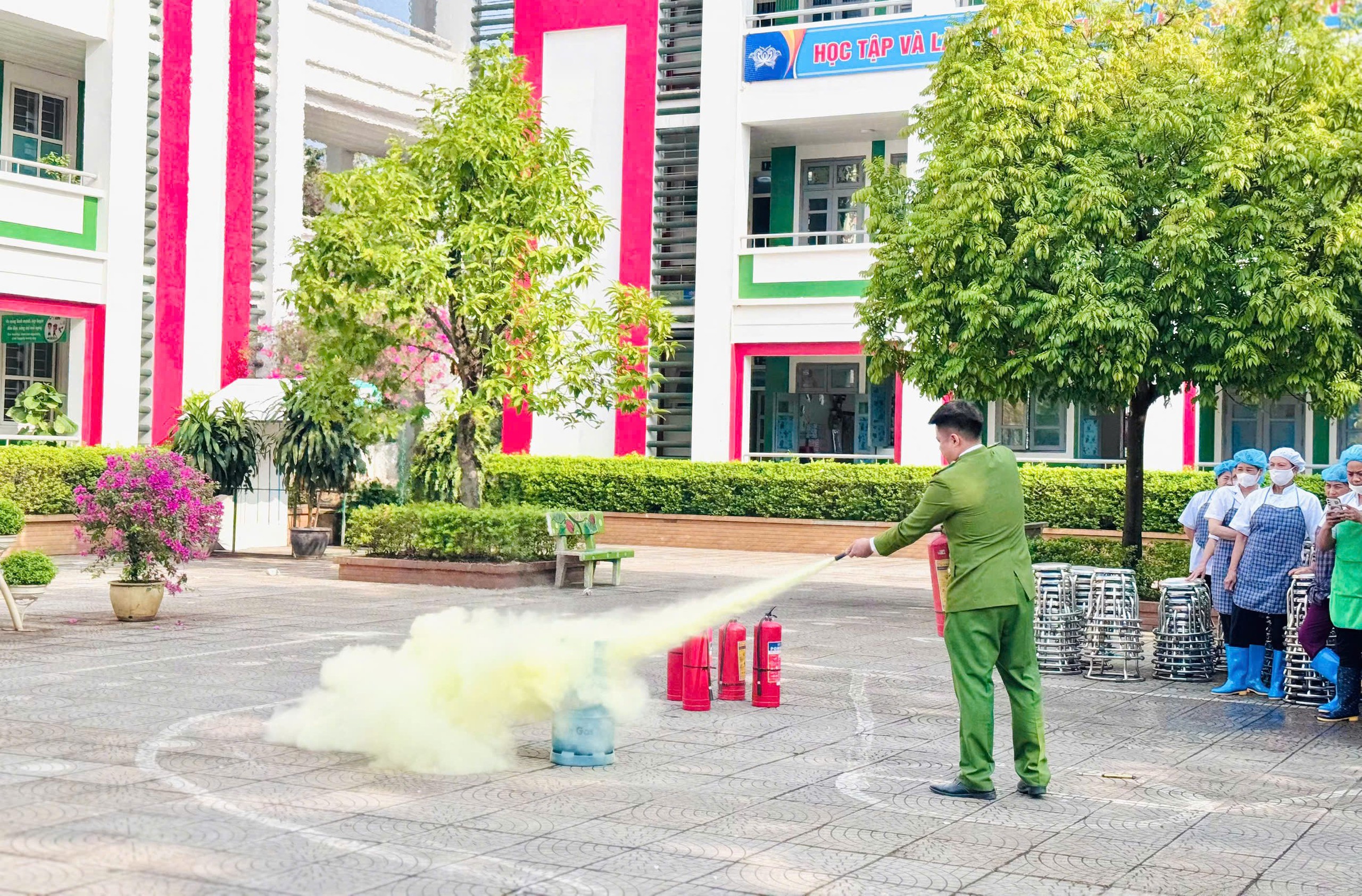 H&agrave; Nội: Tăng cường kỹ năng ph&ograve;ng ch&aacute;y chữa ch&aacute;y cho học sinh- Ảnh 3.