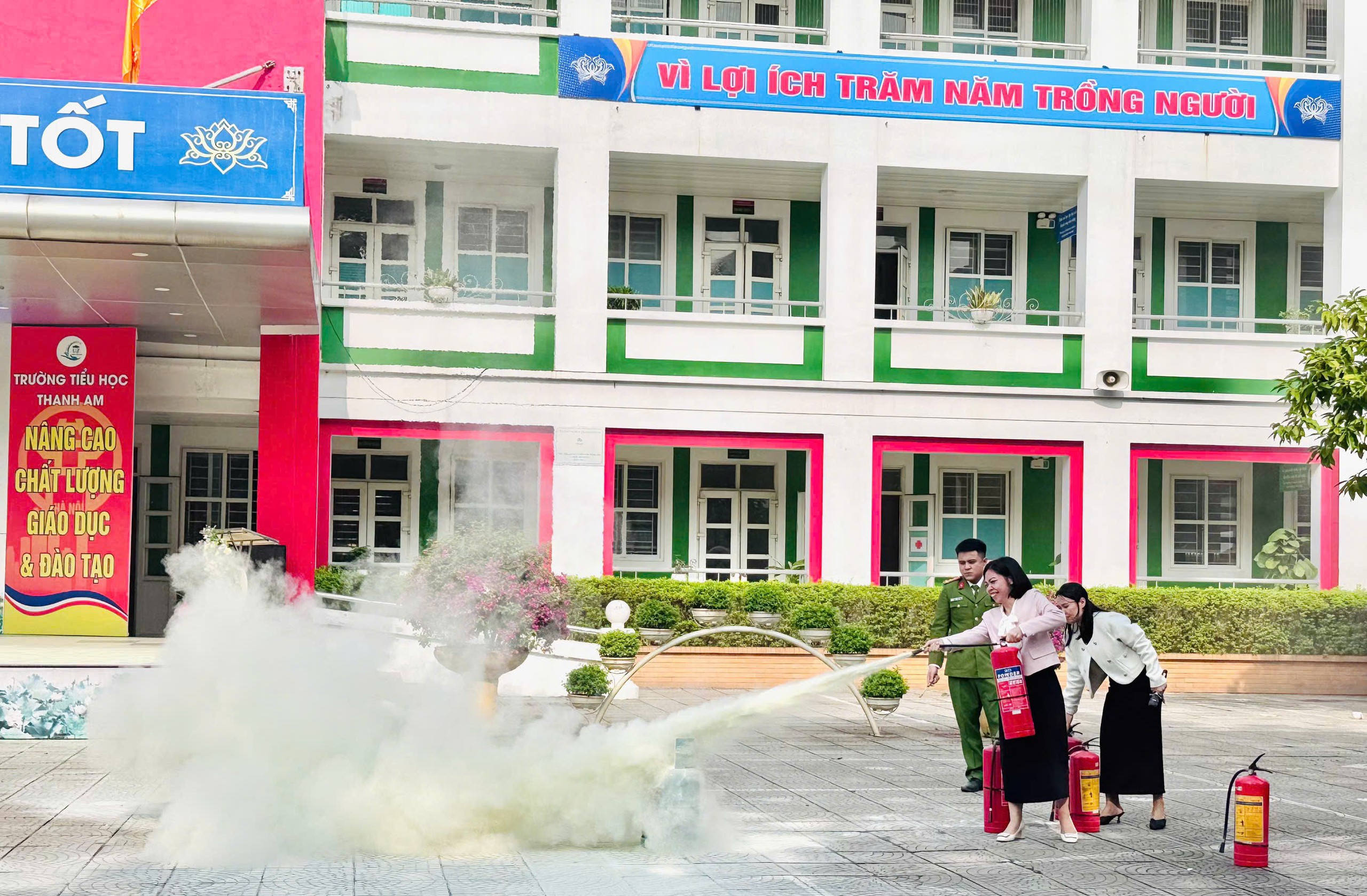 H&agrave; Nội: Tăng cường kỹ năng ph&ograve;ng ch&aacute;y chữa ch&aacute;y cho học sinh- Ảnh 2.