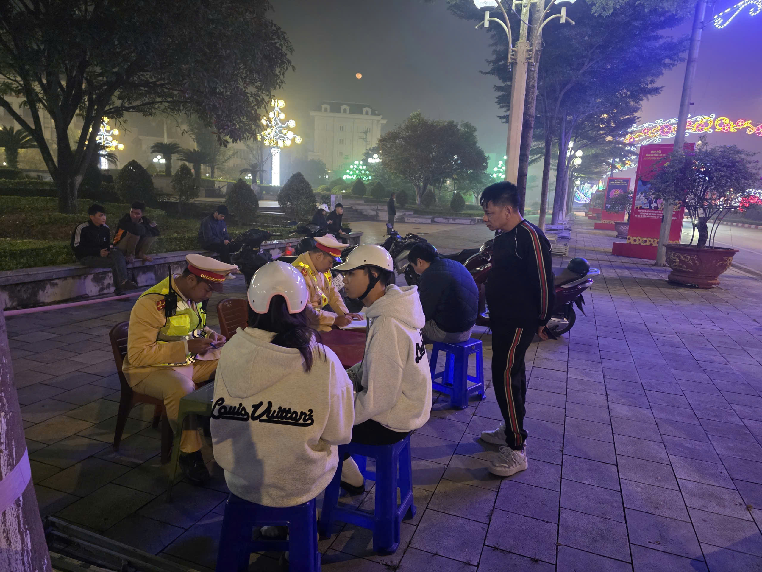 Nhờ đâu tai nạn giao thông ở Lào Cai giảm cả 3 tiêu chí?- Ảnh 4. Nhờ đâu tai nạn giao thông ở Lào Cai giảm cả 3 tiêu chí?- Ảnh 4.