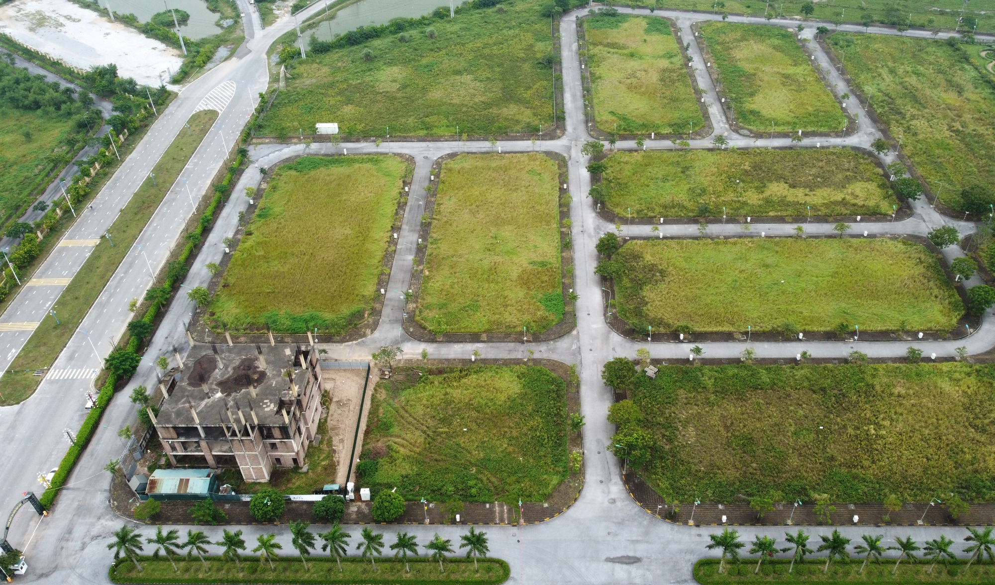 Bất nhất cấp sổ đỏ Khu c&ocirc;ng nghiệp Nam H&agrave; Nội, Văn ph&ograve;ng Đăng k&yacute; đất đai H&agrave; Nội n&oacute;i g&igrave;?- Ảnh 1.