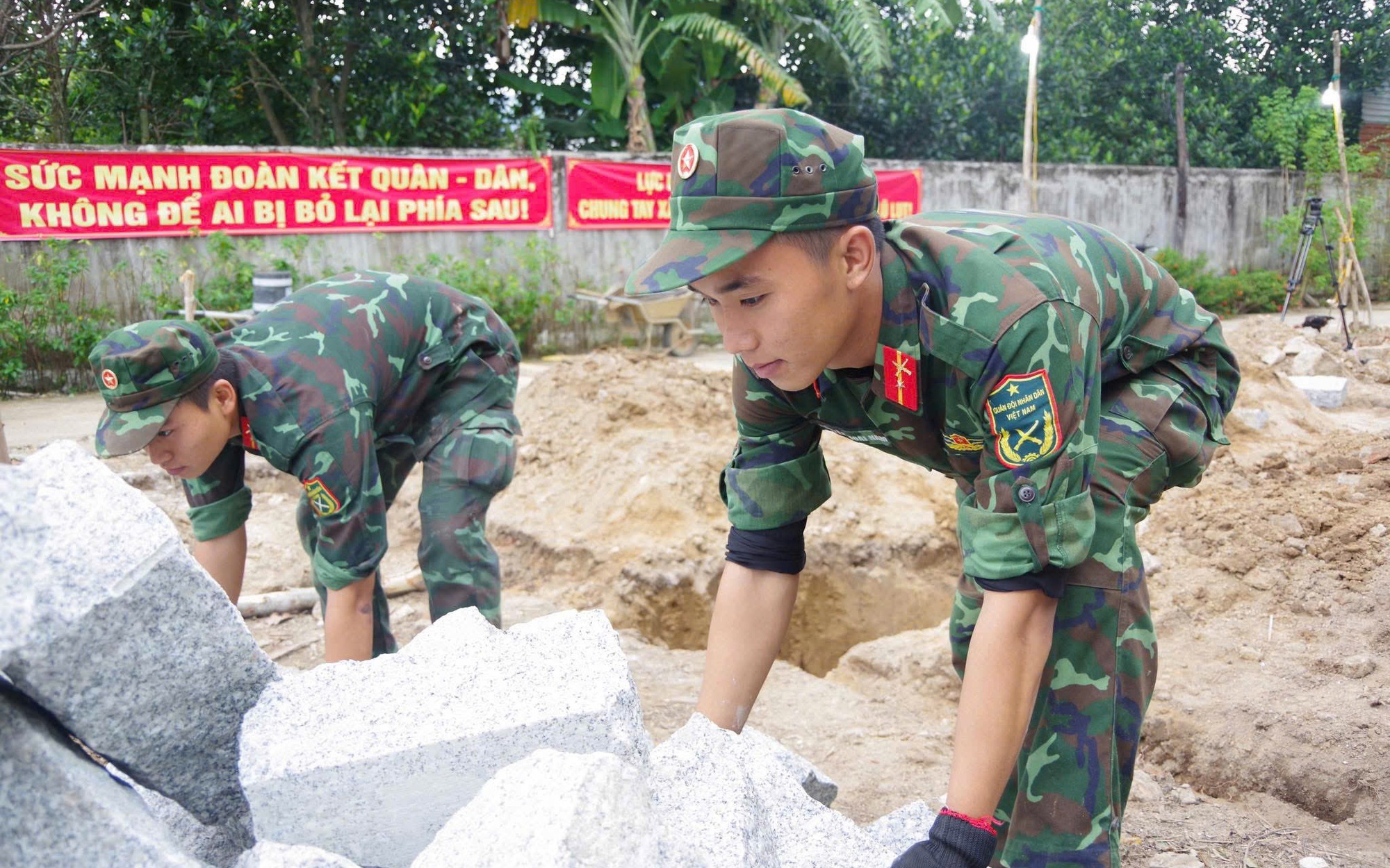 Khởi c&ocirc;ng 47 căn nh&agrave; trong &ldquo;Chiến dịch Quang Trung&rdquo;, tăng tốc hỗ trợ d&acirc;n v&ugrave;ng lũ Kh&aacute;nh H&ograve;a