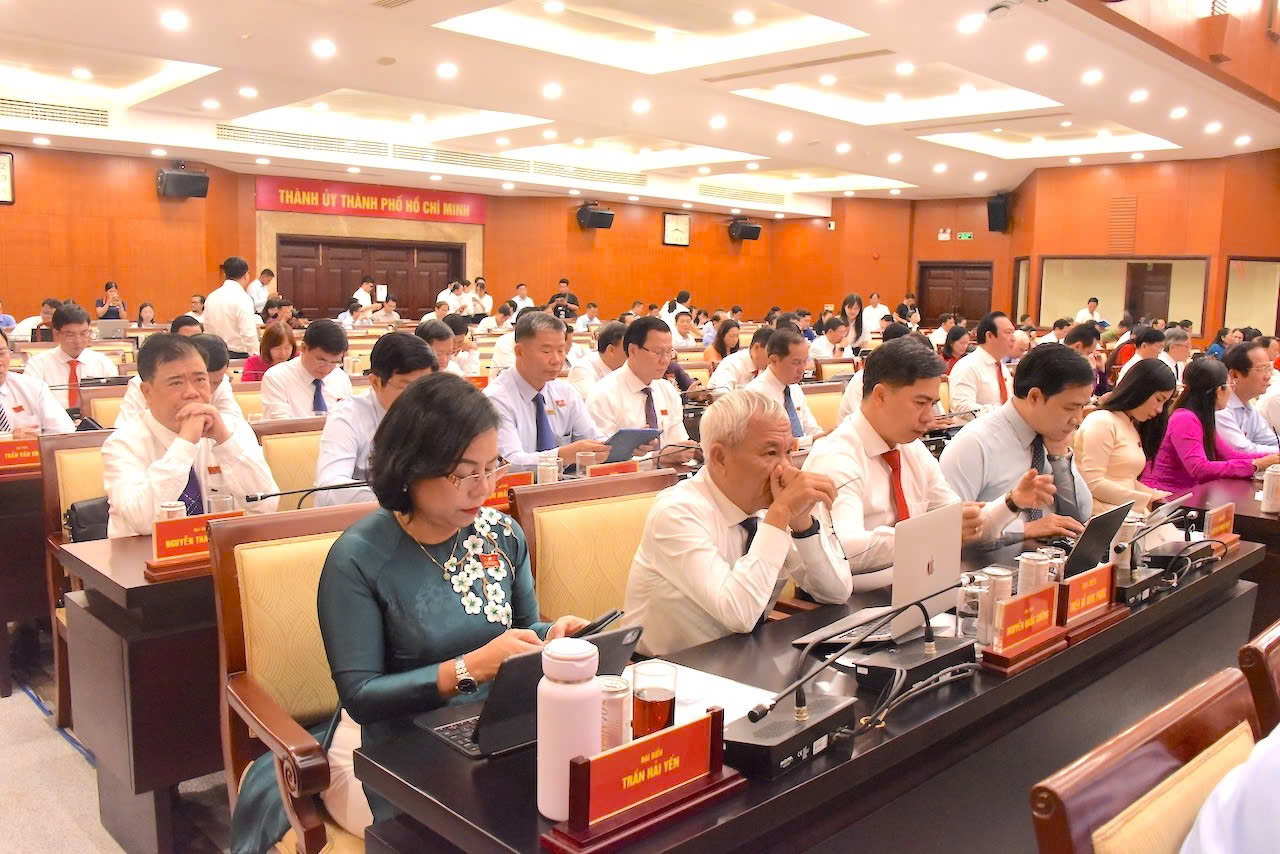 Năm 2026: TP.HCM đặt mục ti&ecirc;u tăng trưởng 10%, thu ng&acirc;n s&aacute;ch 805.000 tỷ đồng- Ảnh 3.