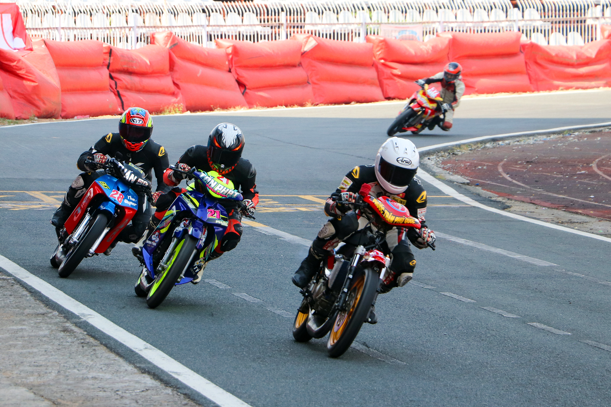 Mùng 4 Tết về Cần Thơ xem đua xe mô tô- Ảnh 8. Mùng 4 Tết về Cần Thơ xem đua xe mô tô- Ảnh 8.