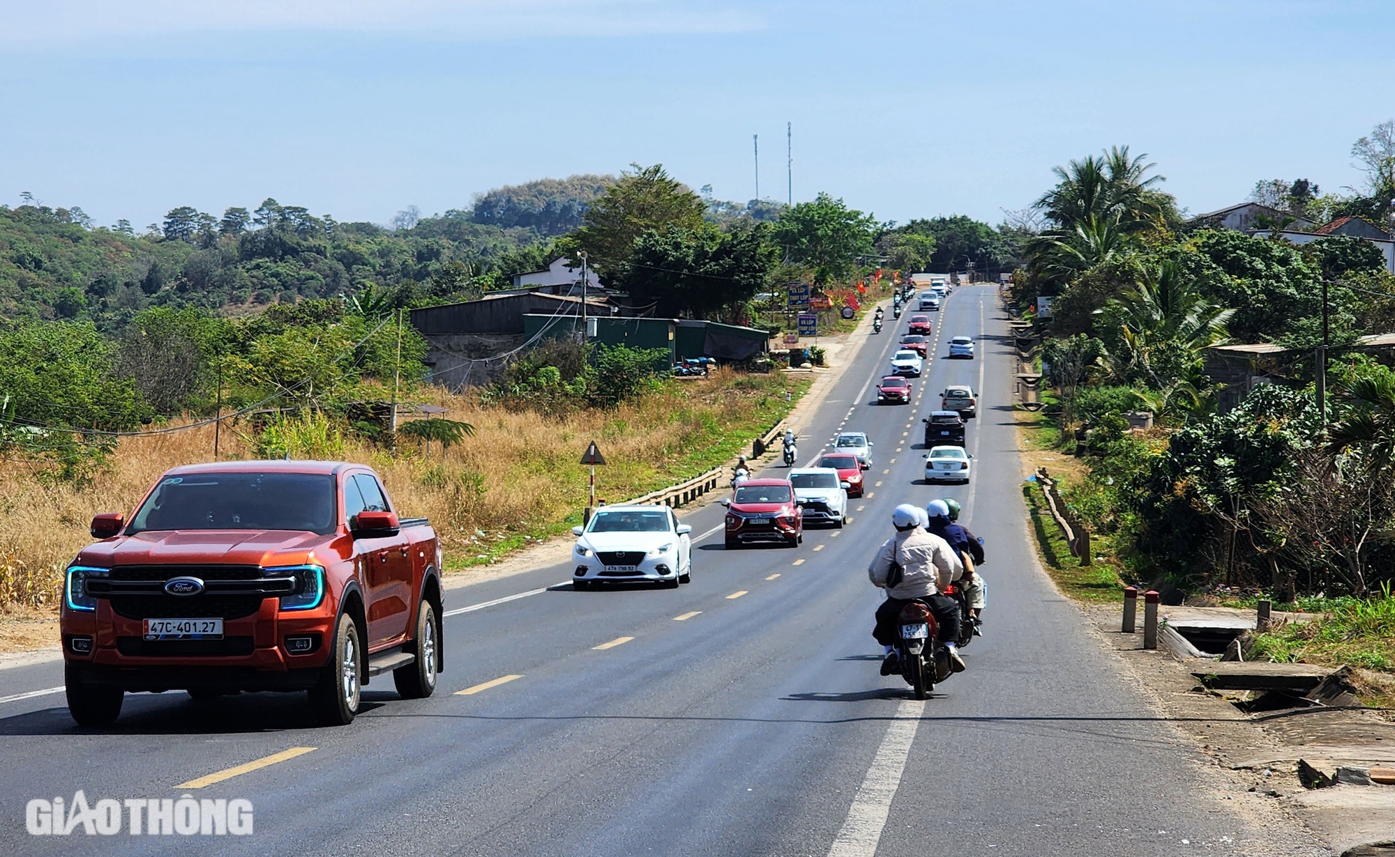 Phương tiện &ugrave;n &ugrave;n đổ về c&aacute;c tỉnh ph&iacute;a Nam, CSGT căng m&igrave;nh điều tiết giao th&ocirc;ng- Ảnh 12.