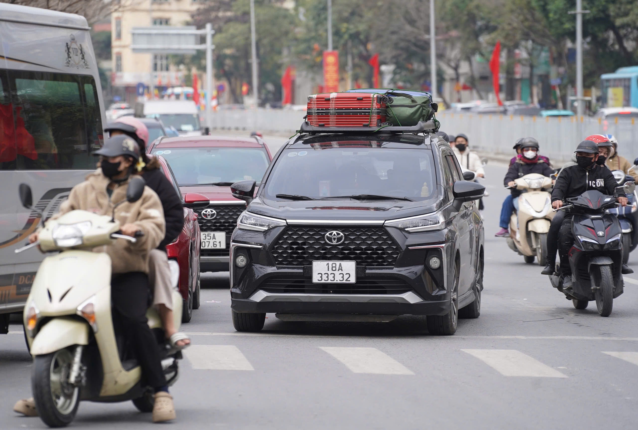 Người d&acirc;n &ugrave;n &ugrave;n trở lại Thủ đ&ocirc;, cửa ng&otilde; ph&iacute;a Nam đ&ocirc;ng nghẹt- Ảnh 14.