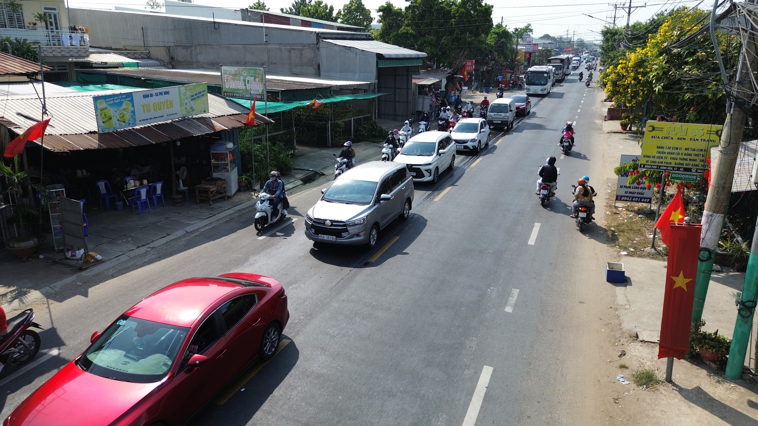 Ùn tắc hơn 10km trên quốc lộ 91 qua huyện Châu Thành, tỉnh An Giang- Ảnh 2. Ùn tắc hơn 10km trên quốc lộ 91 qua huyện Châu Thành, tỉnh An Giang- Ảnh 2.