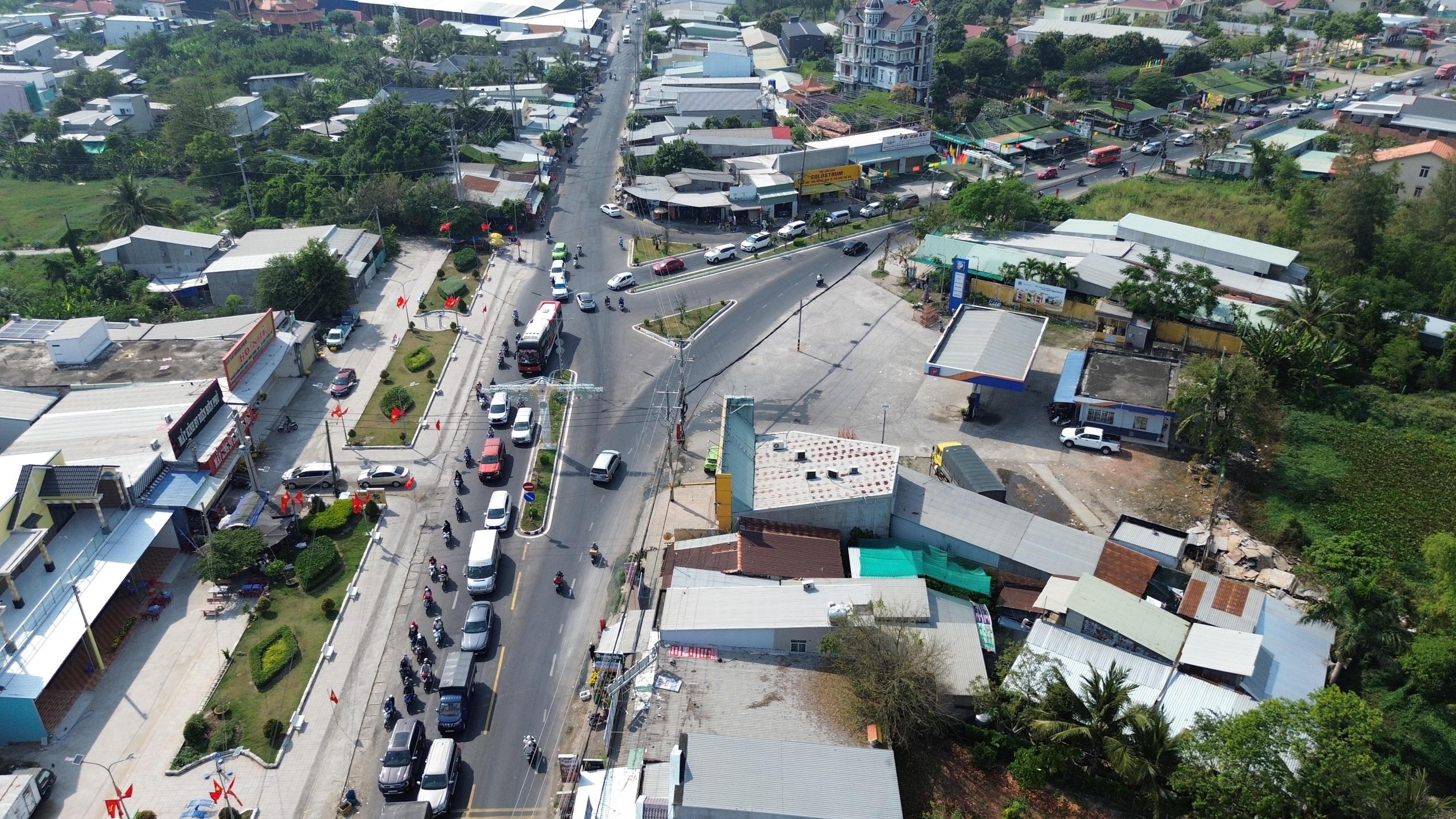 Ùn tắc hơn 10km trên quốc lộ 91 qua huyện Châu Thành, tỉnh An Giang- Ảnh 1. Ùn tắc hơn 10km trên quốc lộ 91 qua huyện Châu Thành, tỉnh An Giang- Ảnh 1.