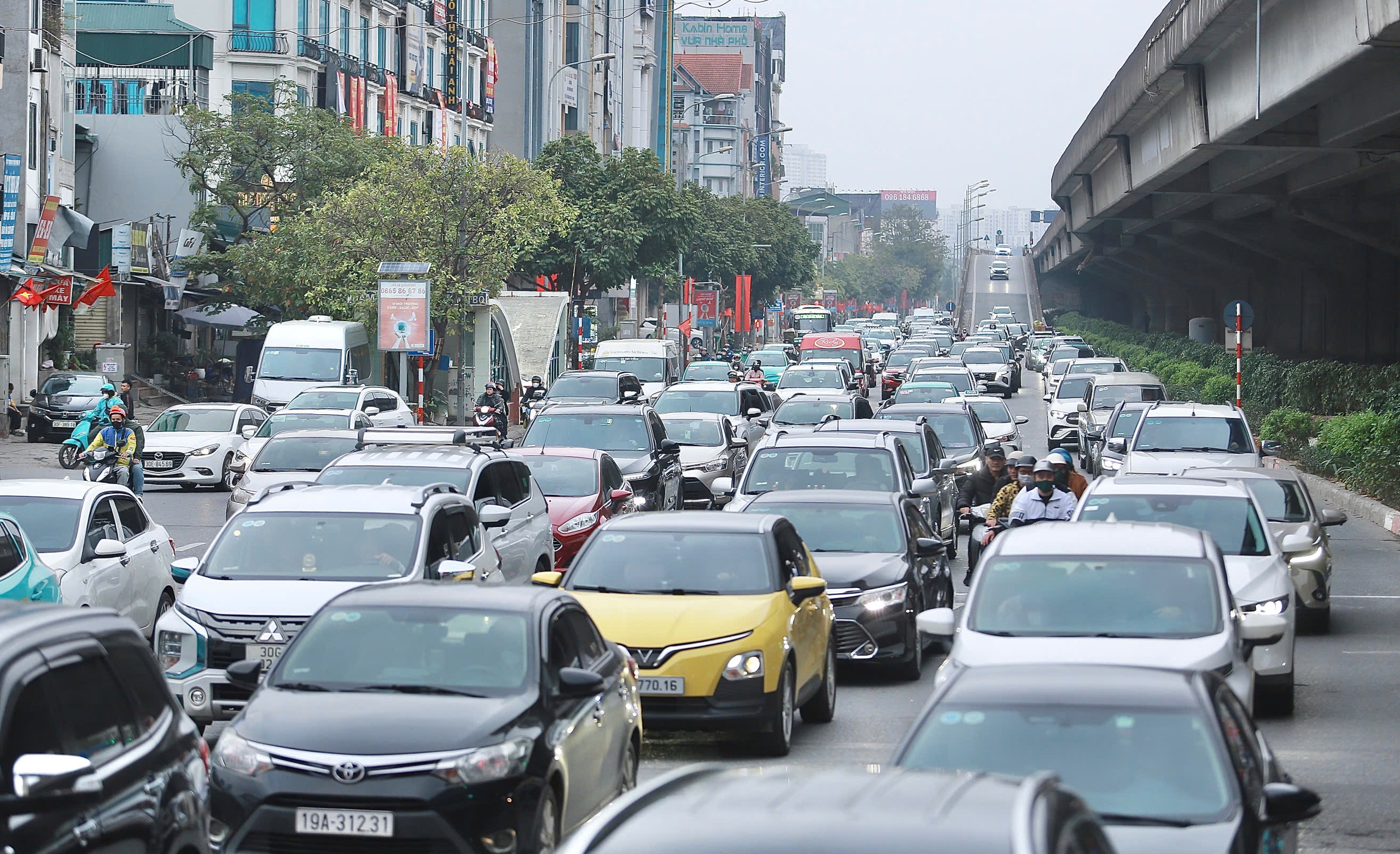 Người d&acirc;n &ugrave;n &ugrave;n trở lại Thủ đ&ocirc;, cửa ng&otilde; ph&iacute;a Nam đ&ocirc;ng nghẹt- Ảnh 8.