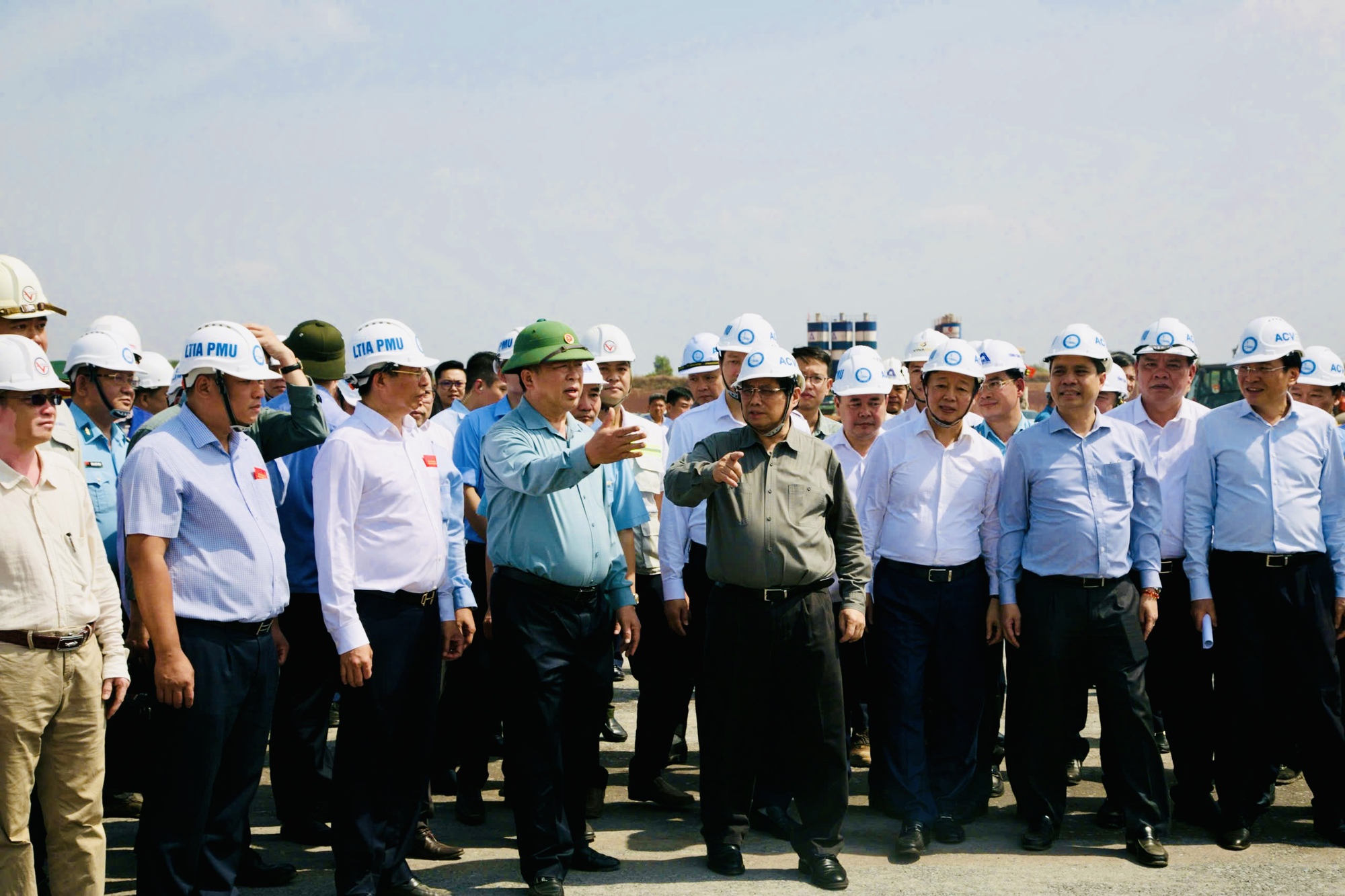 Thủ tướng ch&uacute;c Tết, kiểm tra tại s&acirc;n bay Long Th&agrave;nh- Ảnh 4.