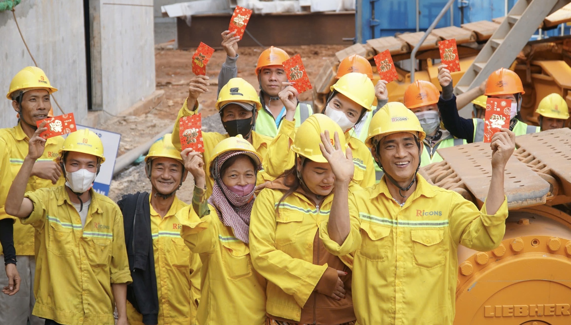 Thủ tướng ch&uacute;c Tết, kiểm tra tại s&acirc;n bay Long Th&agrave;nh- Ảnh 3.