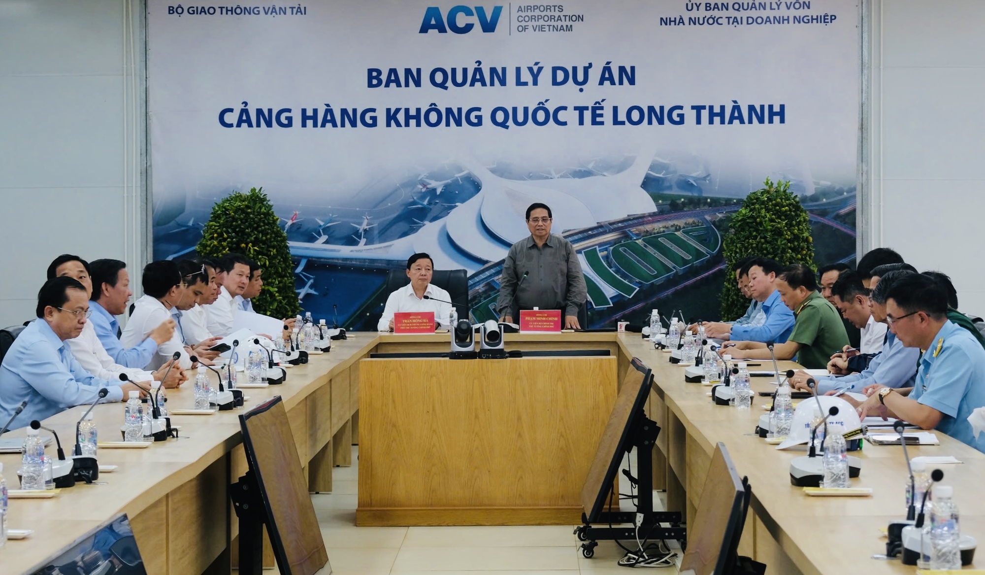 Thủ tướng ch&uacute;c Tết, kiểm tra tại s&acirc;n bay Long Th&agrave;nh- Ảnh 6.