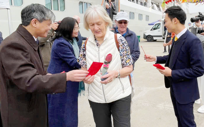 Quảng Ninh đ&oacute;n hơn nửa triệu lượt du kh&aacute;ch trong 7 ng&agrave;y nghỉ Tết, doanh thu 1.500 tỷ đồng- Ảnh 1.