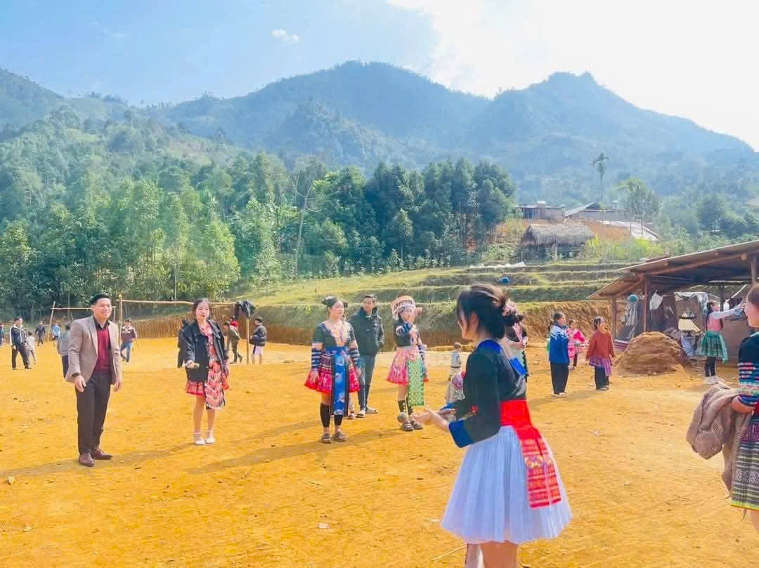 Người d&acirc;n T&acirc;y Bắc băng rừng vượt n&uacute;i vui xu&acirc;n đ&oacute;n Tết- Ảnh 9.