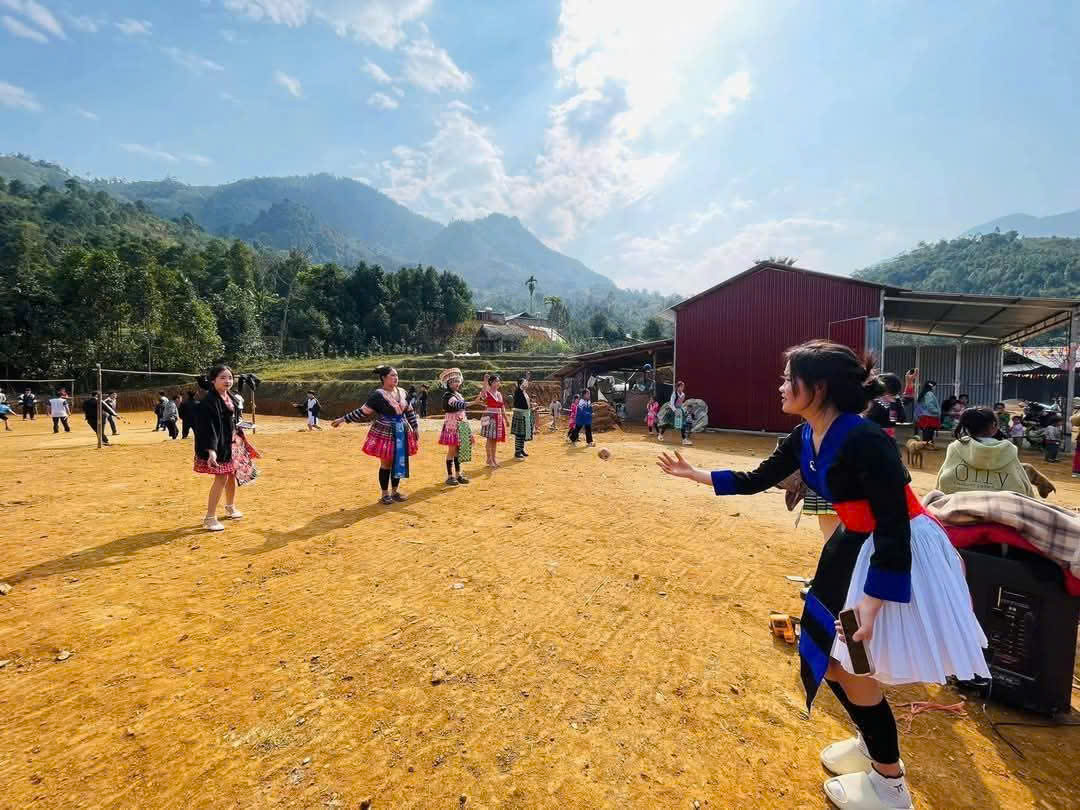 Người d&acirc;n T&acirc;y Bắc băng rừng vượt n&uacute;i vui xu&acirc;n đ&oacute;n Tết- Ảnh 10.