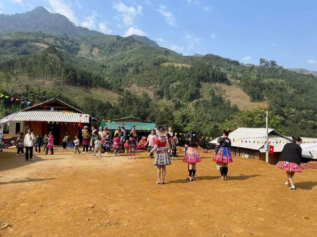 Người d&acirc;n T&acirc;y Bắc băng rừng vượt n&uacute;i vui xu&acirc;n đ&oacute;n Tết- Ảnh 11.