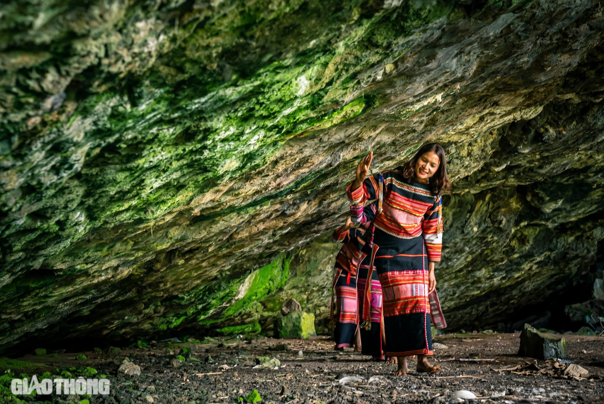 Hoa đ&agrave;o bung nở "kho&aacute;c &aacute;o mới" đẹp như tranh tại huyện miền n&uacute;i B&igrave;nh Định- Ảnh 7.