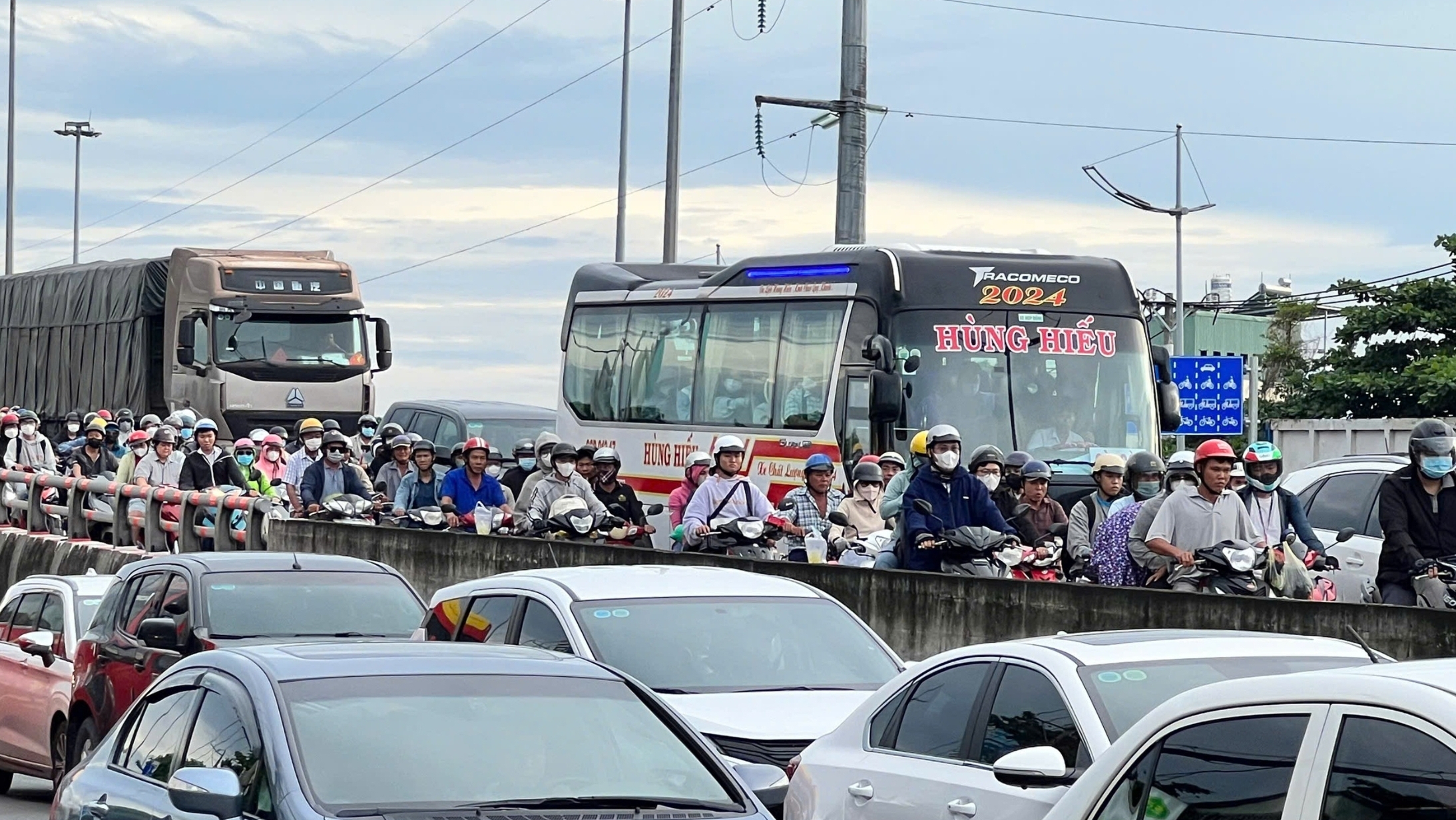 TP.HCM cần khoảng 60.000 tỷ đồng nâng cấp, mở rộng 4 cửa ngõ huyết mạch- Ảnh 3. TP.HCM cần khoảng 60.000 tỷ đồng nâng cấp, mở rộng 4 cửa ngõ huyết mạch- Ảnh 3.