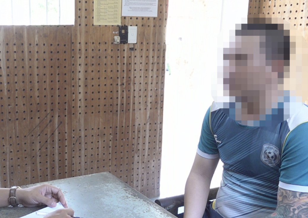 Thanh ni&ecirc;n chuy&ecirc;n l&agrave;m giấy tờ giả bị bắt sau khi thu&ecirc; shipper đi giao bằng tốt nghiệp- Ảnh 1.