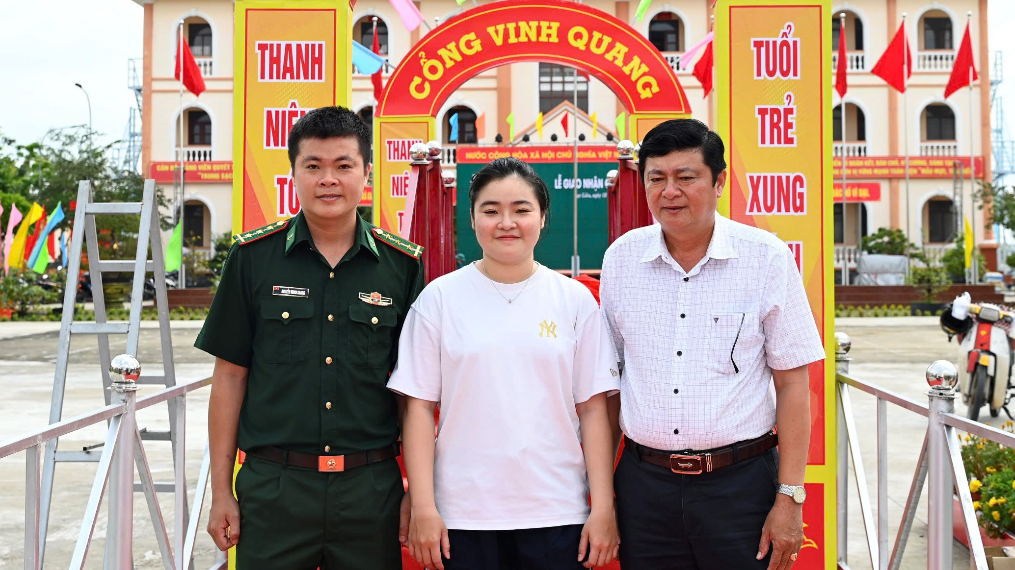 Hai "b&oacute;ng hồng" ở Bạc Li&ecirc;u t&igrave;nh nguyện tham gia nghĩa vụ qu&acirc;n sự- Ảnh 2.