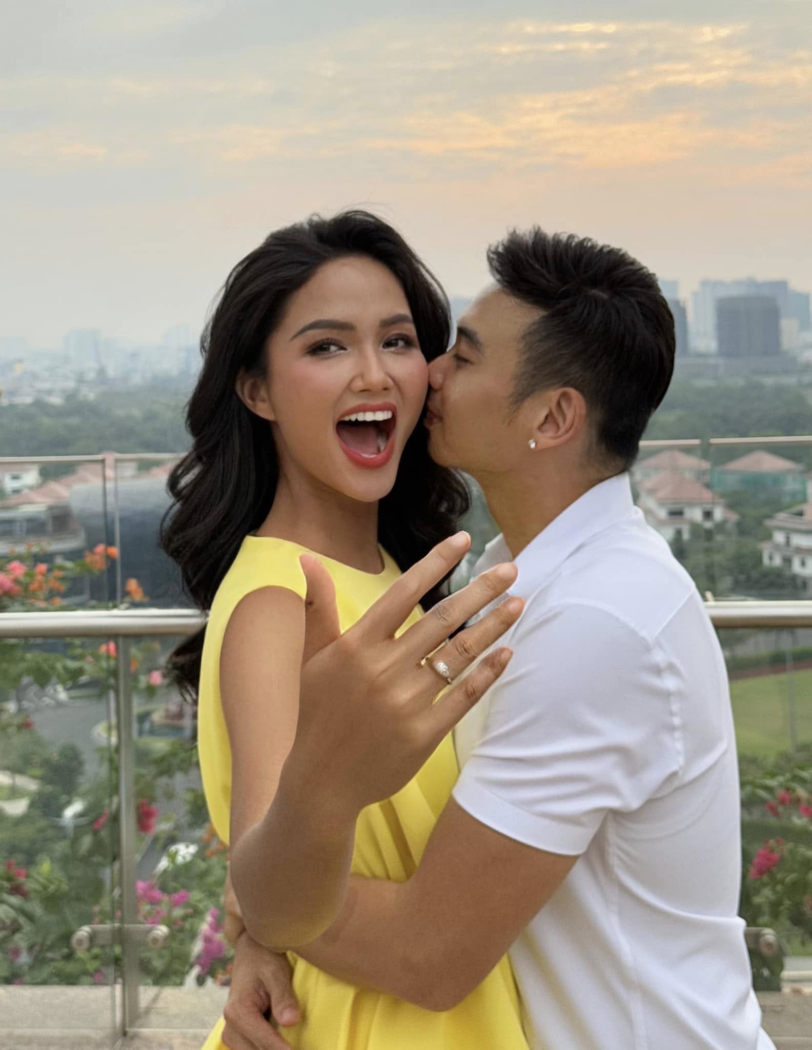 H&rsquo;Hen Ni&ecirc; v&agrave; bạn trai từng 2 lần hợp - tan trước khi cầu h&ocirc;n- Ảnh 1.