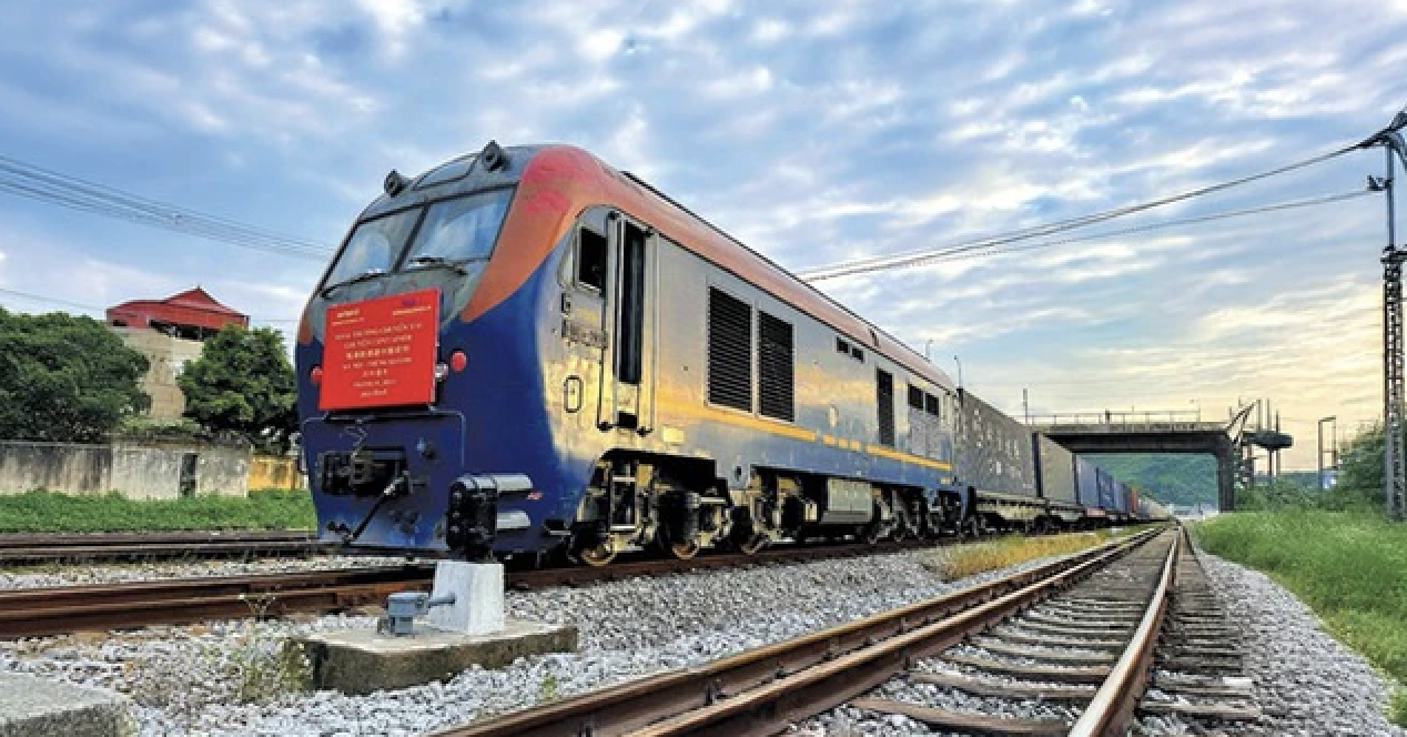 Tr&igrave;nh chiếu video clip dự &aacute;n đường sắt L&agrave;o Cai - H&agrave; Nội - Hải Ph&ograve;ng tại Quốc hội- Ảnh 1.