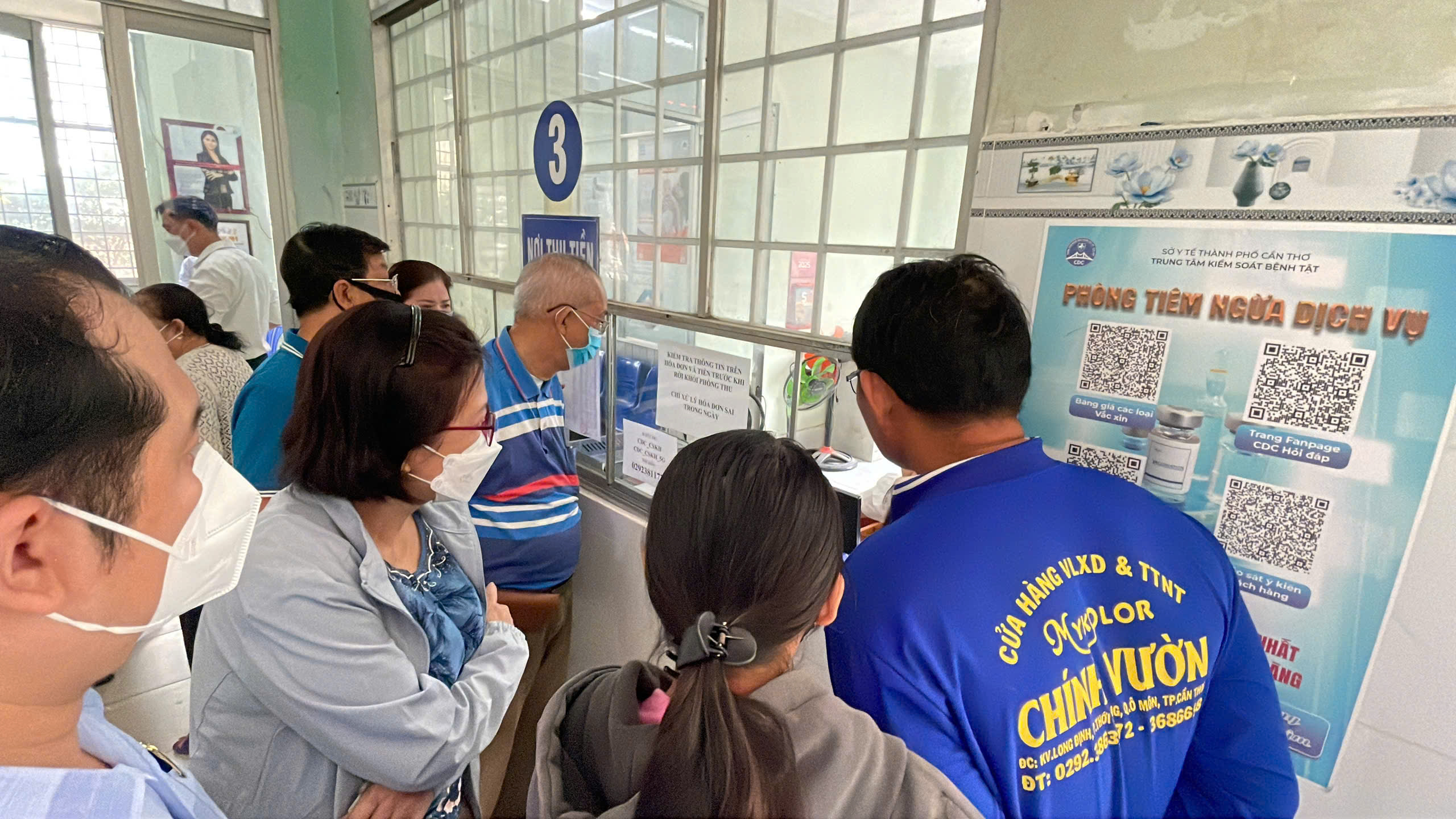 Người d&acirc;n Cần Thơ, Tr&agrave; Vinh đổ x&ocirc; đi ti&ecirc;m vaccine c&uacute;m m&ugrave;a- Ảnh 1.