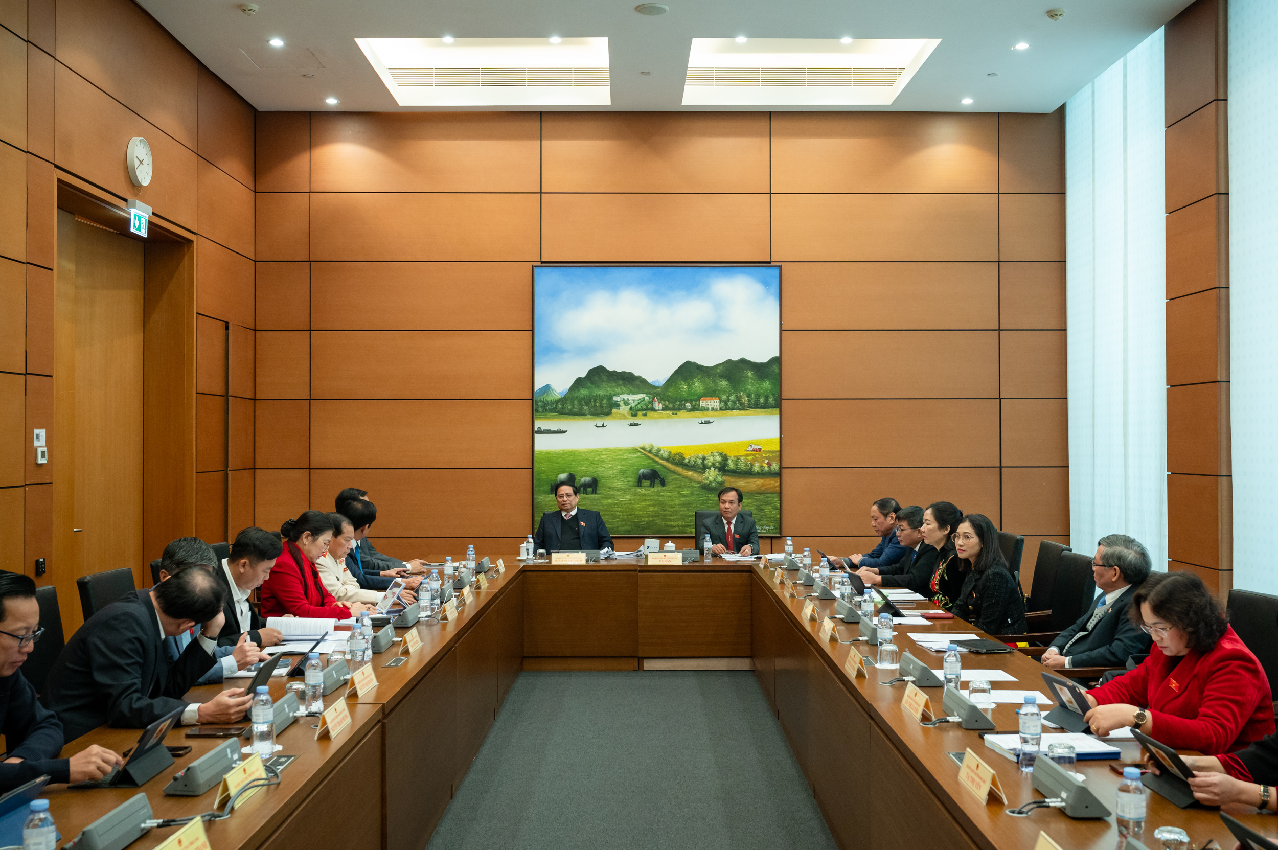 Thủ tướng: Nghị quyết kh&ocirc;ng c&oacute; t&iacute;nh ph&aacute;p quy, ban h&agrave;nh kh&ocirc;ng ai d&aacute;m l&agrave;m- Ảnh 2.