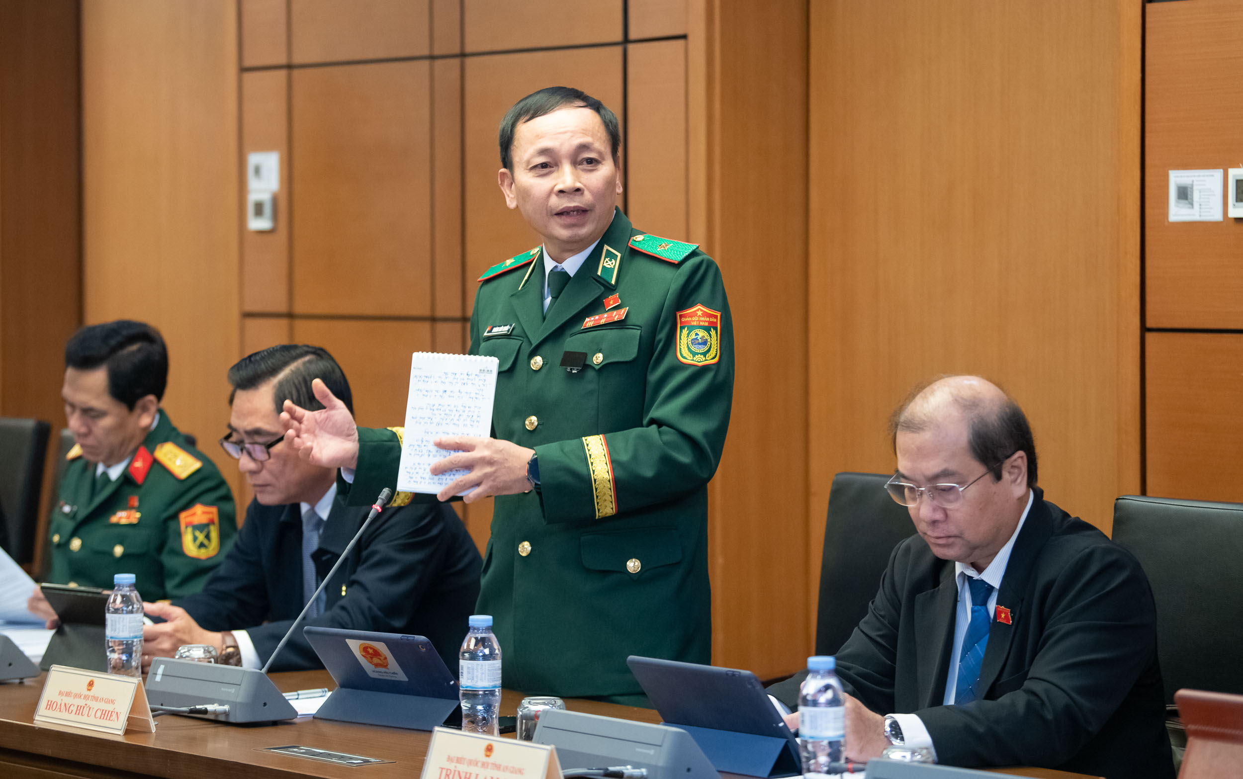 Bộ trưởng, trưởng ng&agrave;nh phải chịu tr&aacute;ch nhiệm đến c&ugrave;ng khi x&acirc;y dựng luật- Ảnh 3.