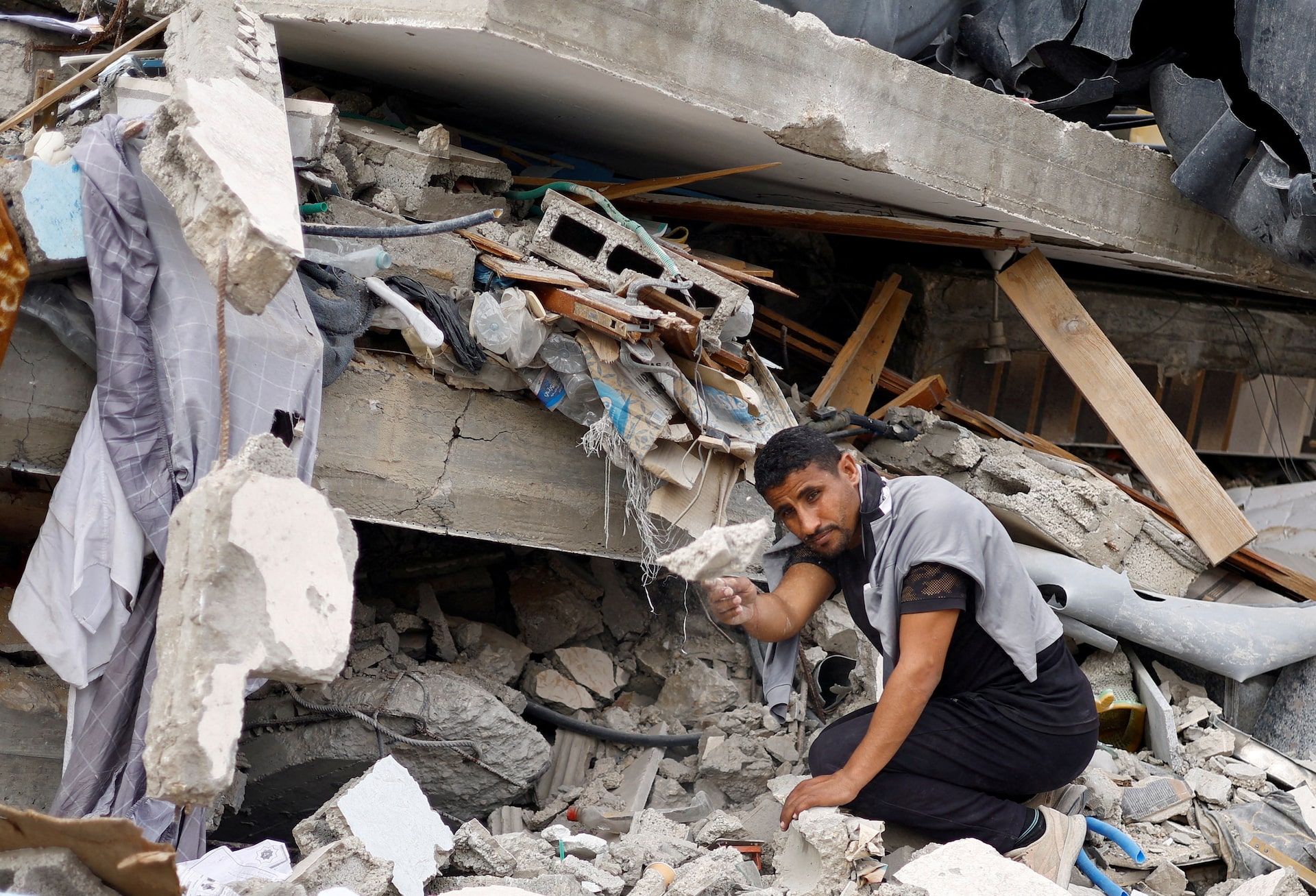 Khung cảnh tan hoang tại Gaza sau 15 th&aacute;ng giao tranh dữ dội- Ảnh 6.