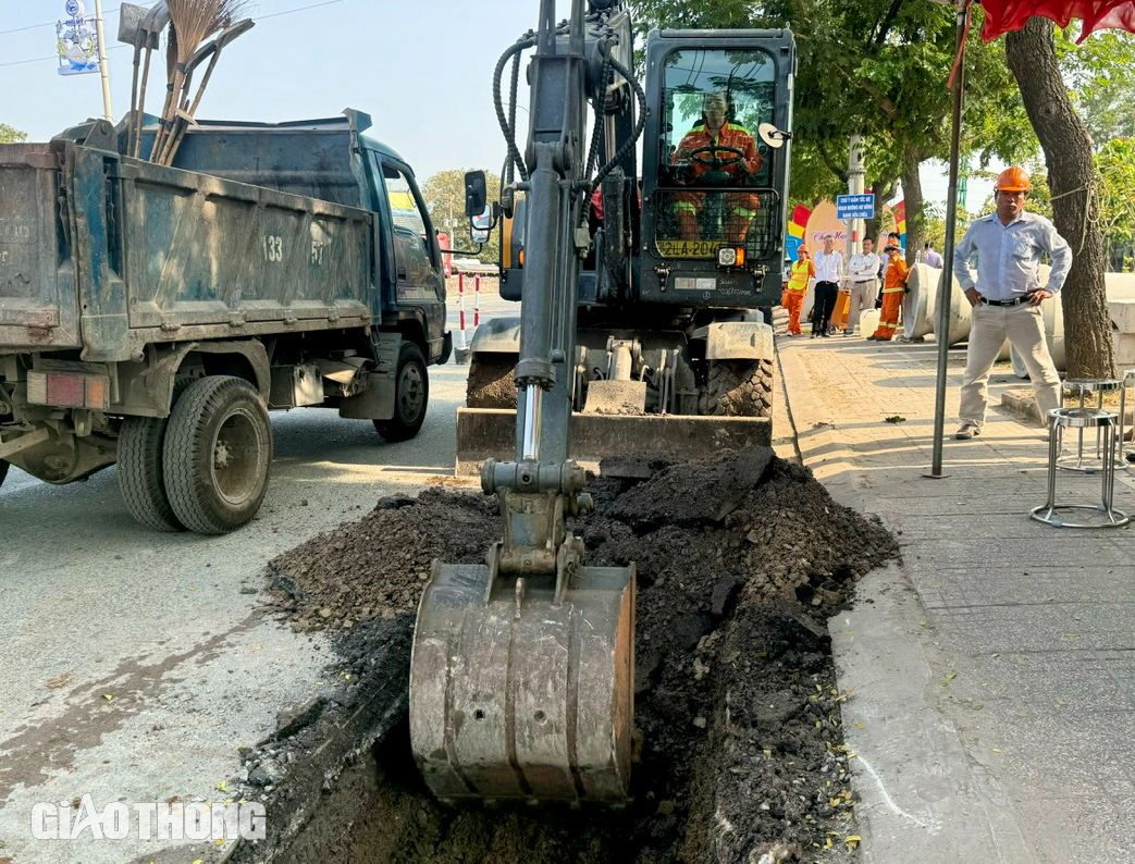 Đồng loạt khắc phục sửa chữa c&aacute;c điểm hư hỏng tr&ecirc;n tuyến quốc lộ 51- Ảnh 9.