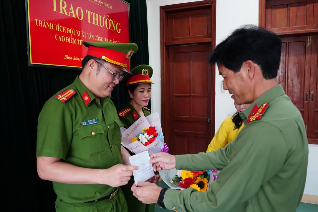 Thưởng n&oacute;ng tổ chuy&ecirc;n &aacute;n ph&aacute; nhanh vụ trộm gần nửa tỷ ng&agrave;y cận Tết- Ảnh 1.