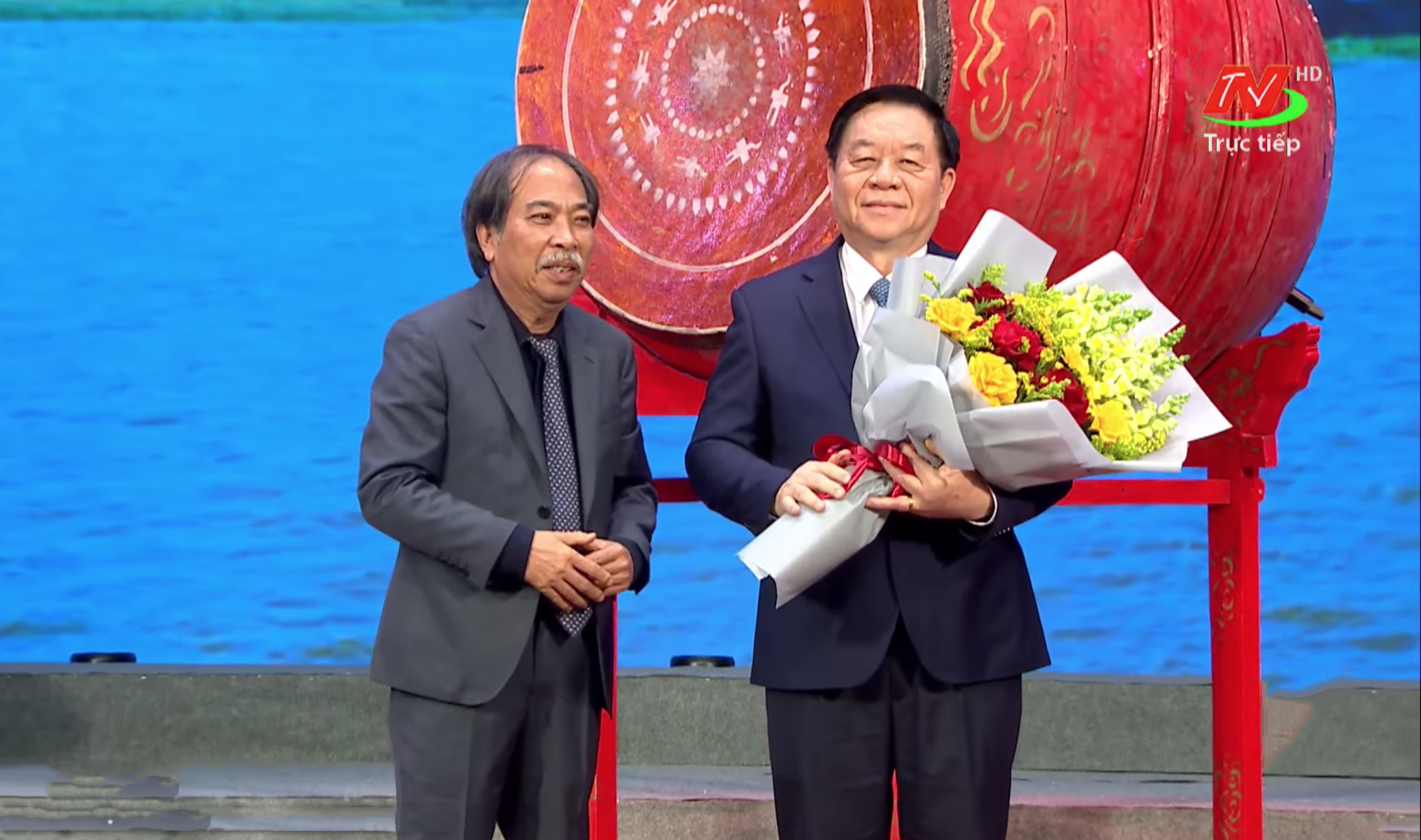 Ng&agrave;y Thơ Việt Nam 2025: Gửi th&ocirc;ng điệp về h&ograve;a b&igrave;nh, c&aacute;i đẹp v&agrave; kh&aacute;t vọng sống- Ảnh 3.