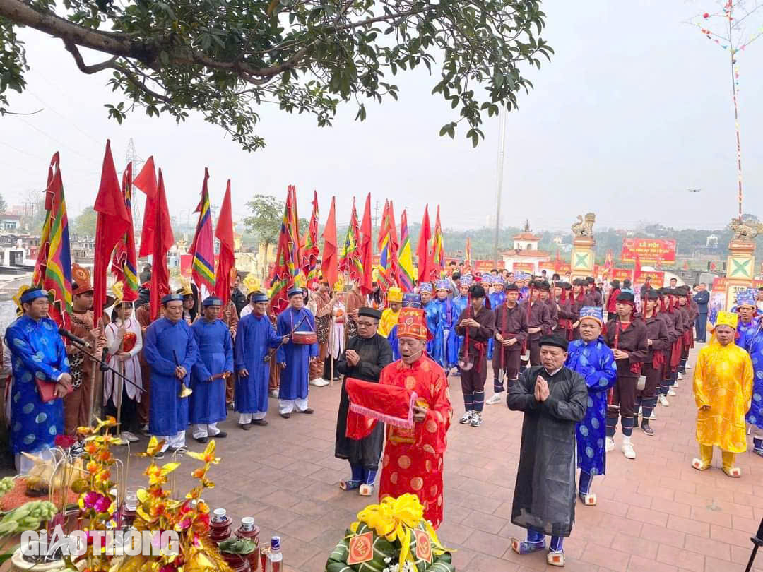 Đặc sắc lễ hội "Vua H&ugrave;ng dạy d&acirc;n cấy l&uacute;a"- Ảnh 1.