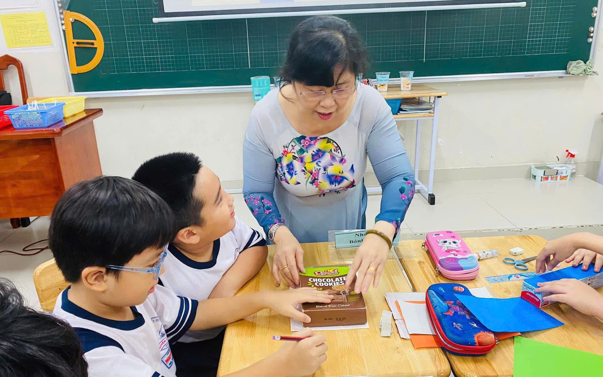 Ch&aacute;nh văn ph&ograve;ng Sở GD&ĐT TP.HCM khẳng định kh&ocirc;ng cấm dạy th&ecirc;m, học th&ecirc;m