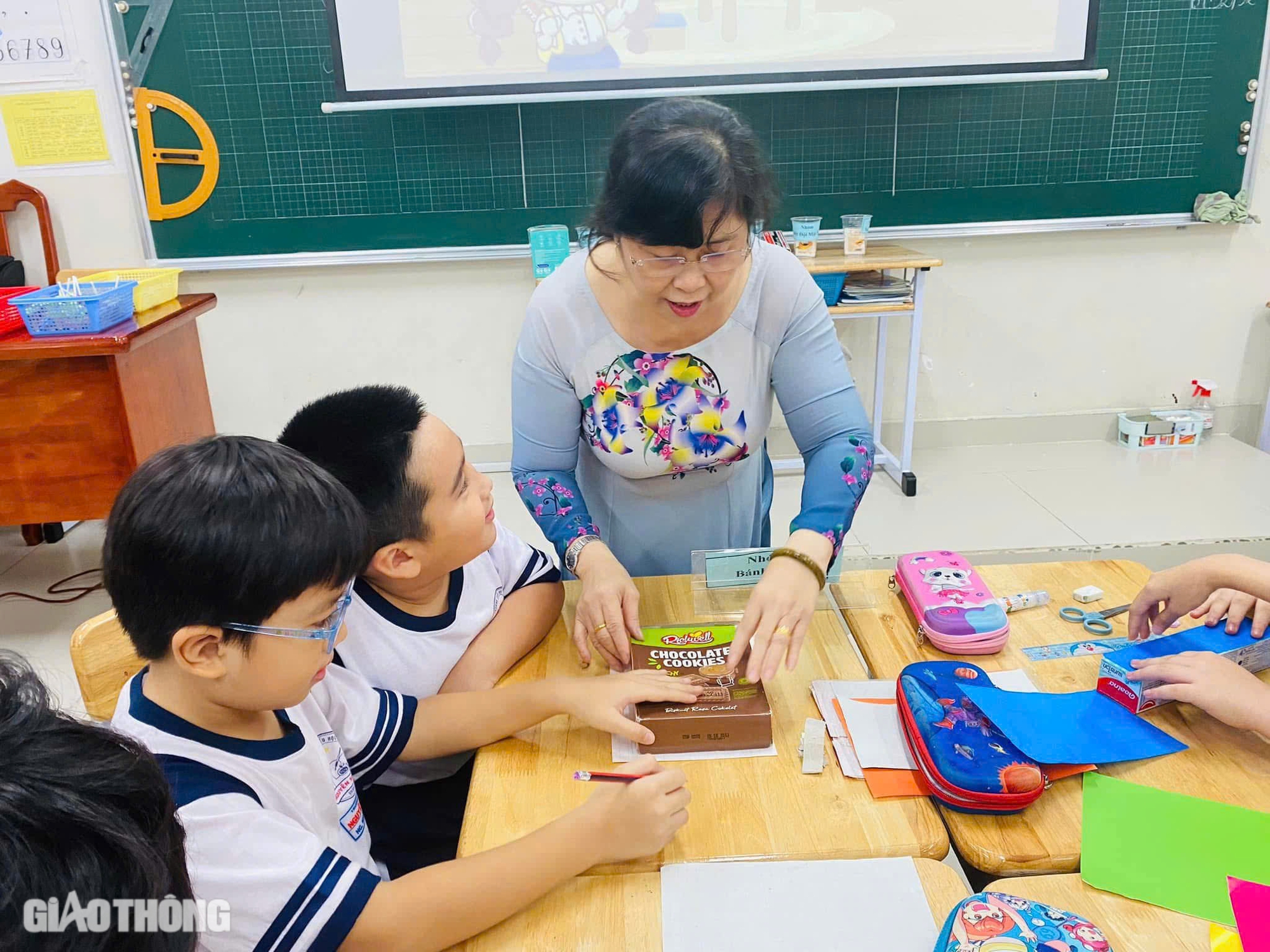 Chánh văn phòng Sở GD&ĐT TP.HCM khẳng định không cấm dạy thêm, học thêm- Ảnh 3. Chánh văn phòng Sở GD&ĐT TP.HCM khẳng định không cấm dạy thêm, học thêm- Ảnh 3.